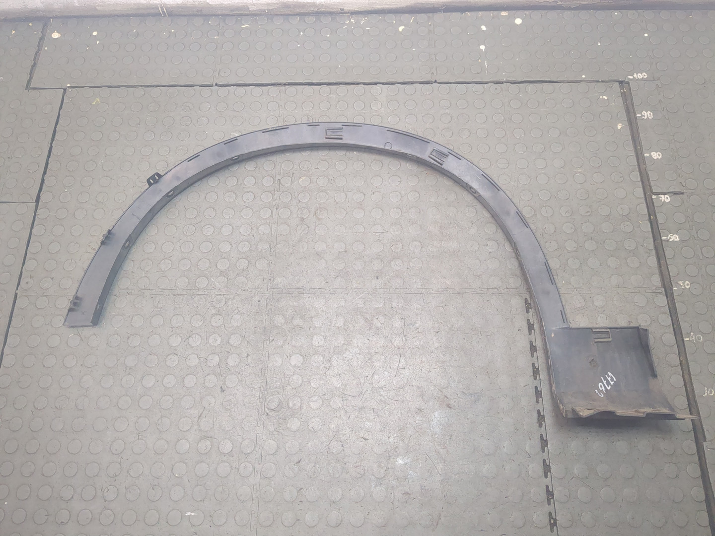 Накладка переднего крыла правого