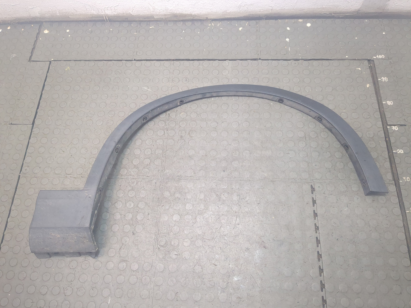 Накладка переднего крыла правого