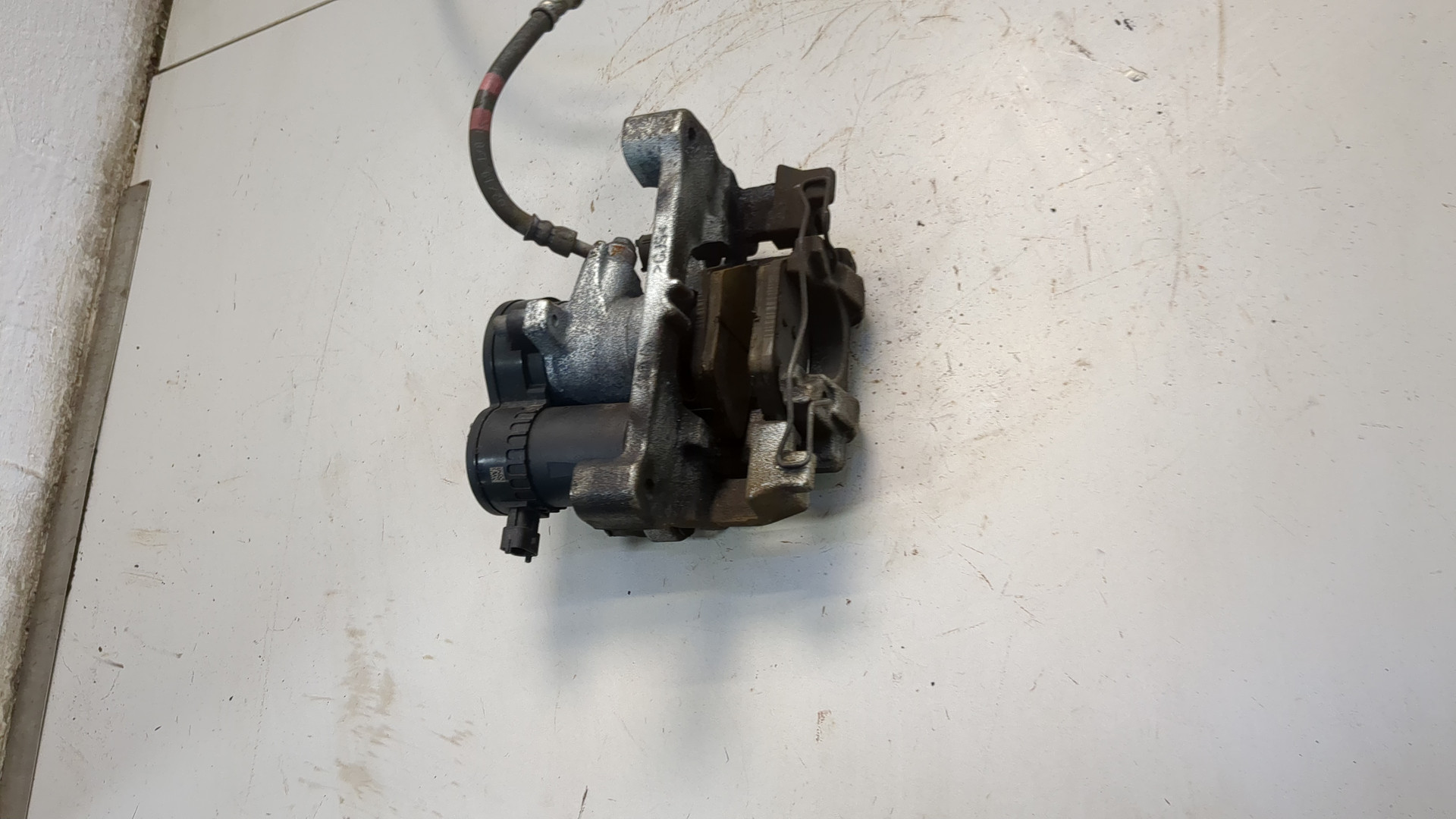 Суппорт задний левый