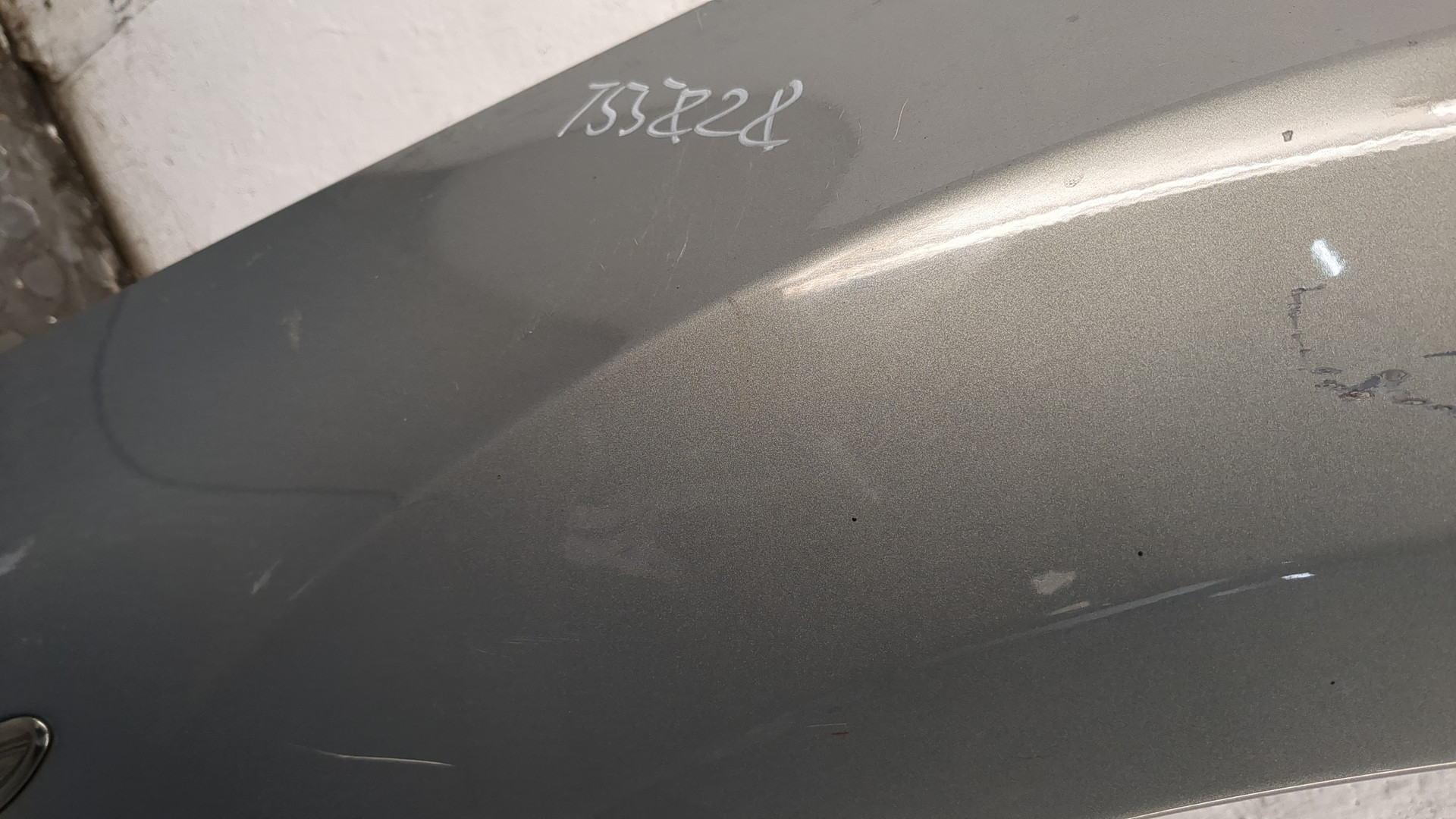 Крыло переднее правое