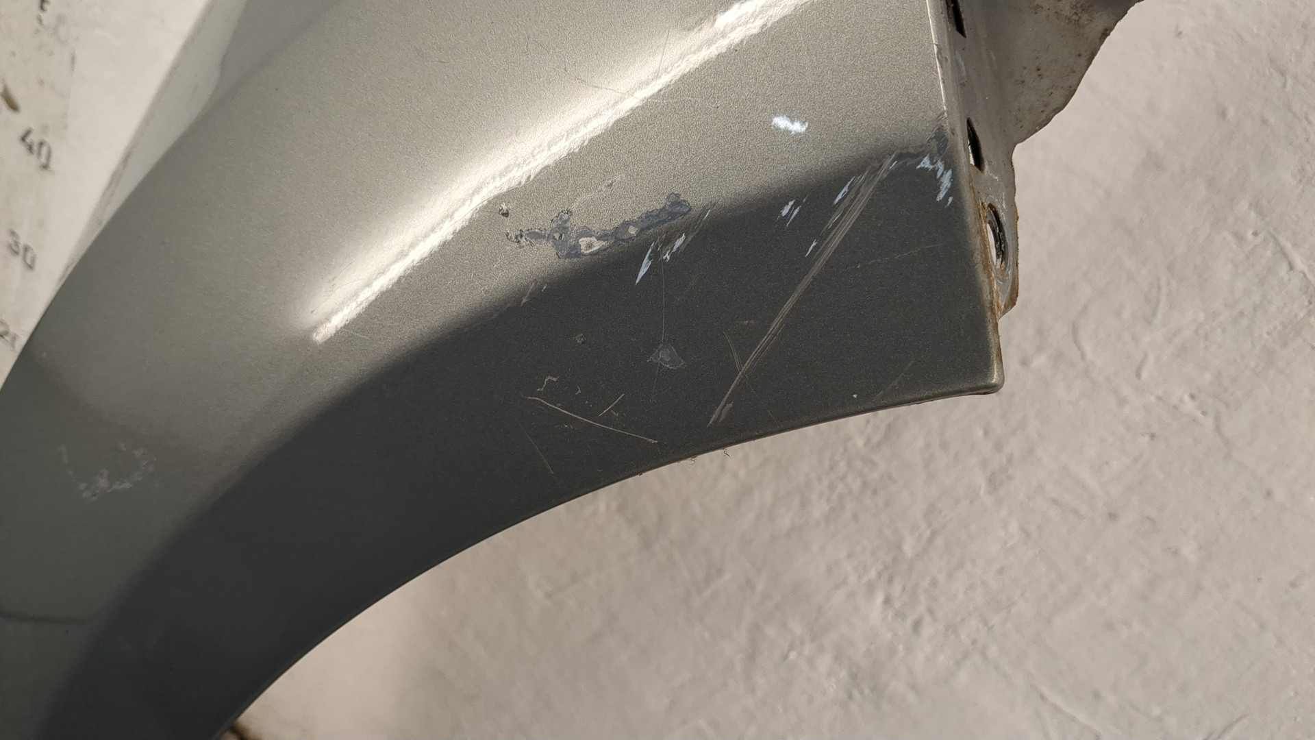 Крыло переднее правое