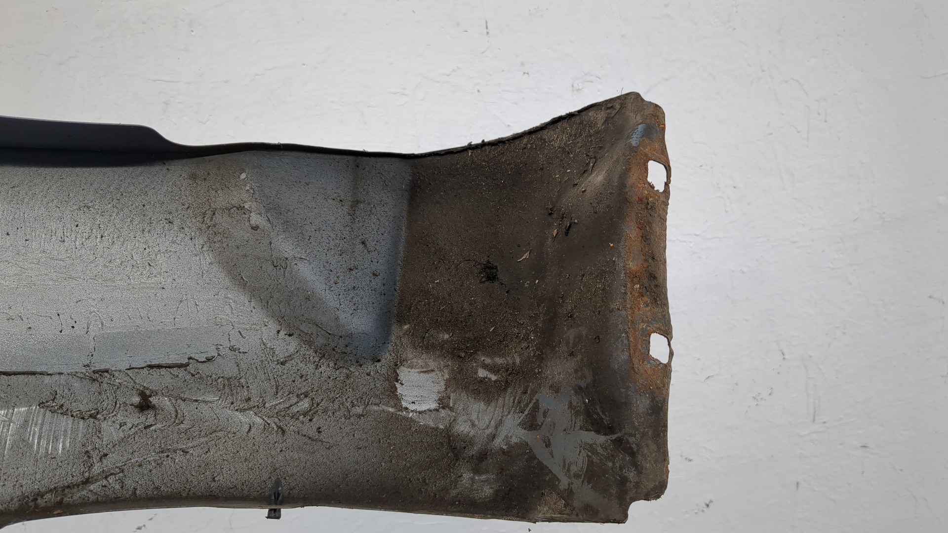 Крыло переднее правое