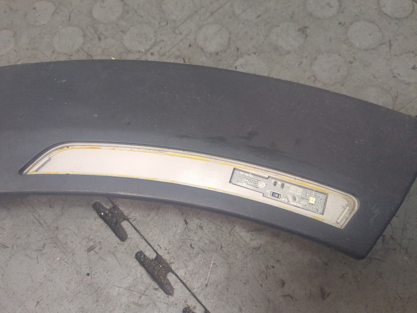 Накладка переднего крыла правого