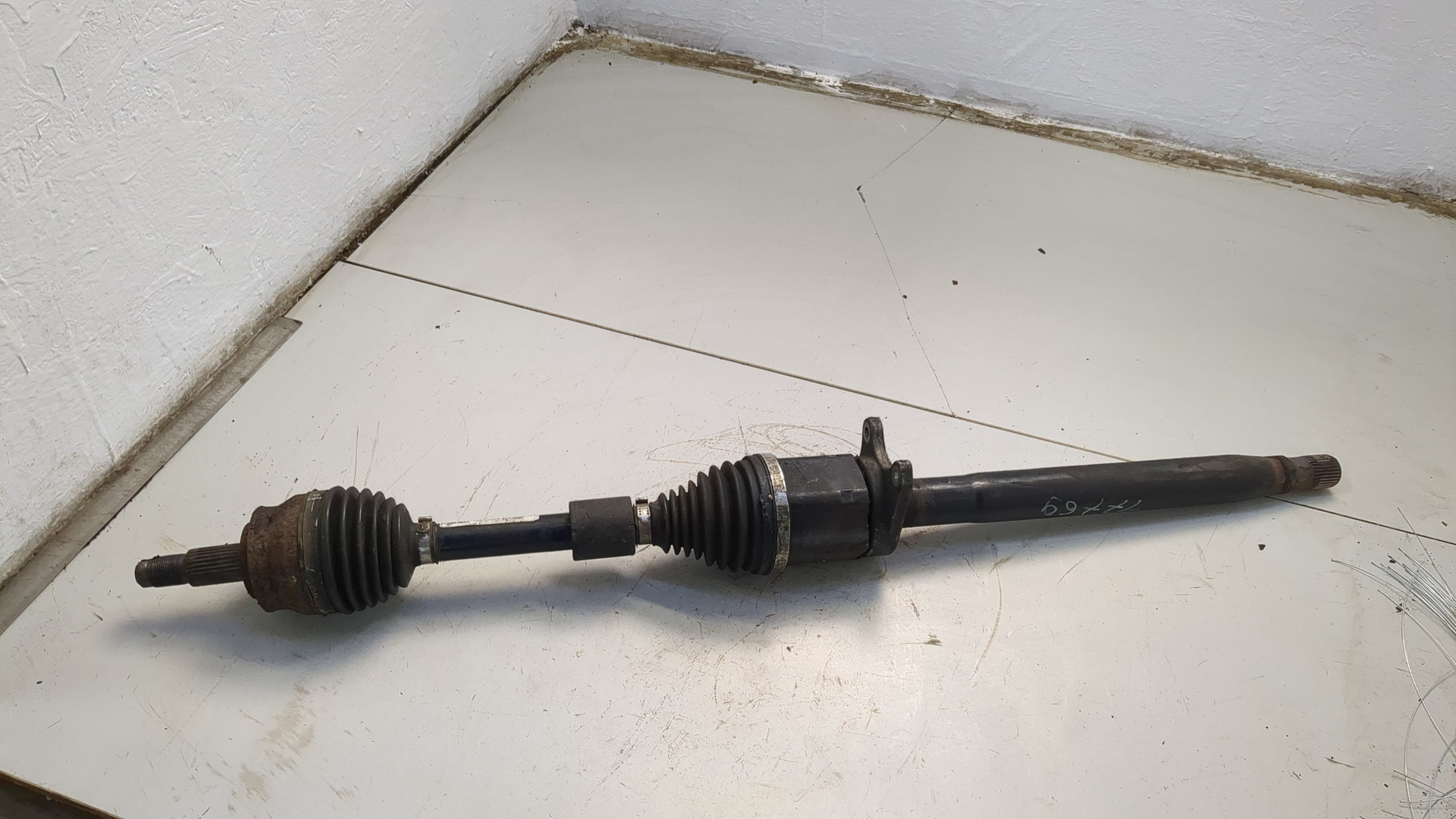 Полуось передняя правая