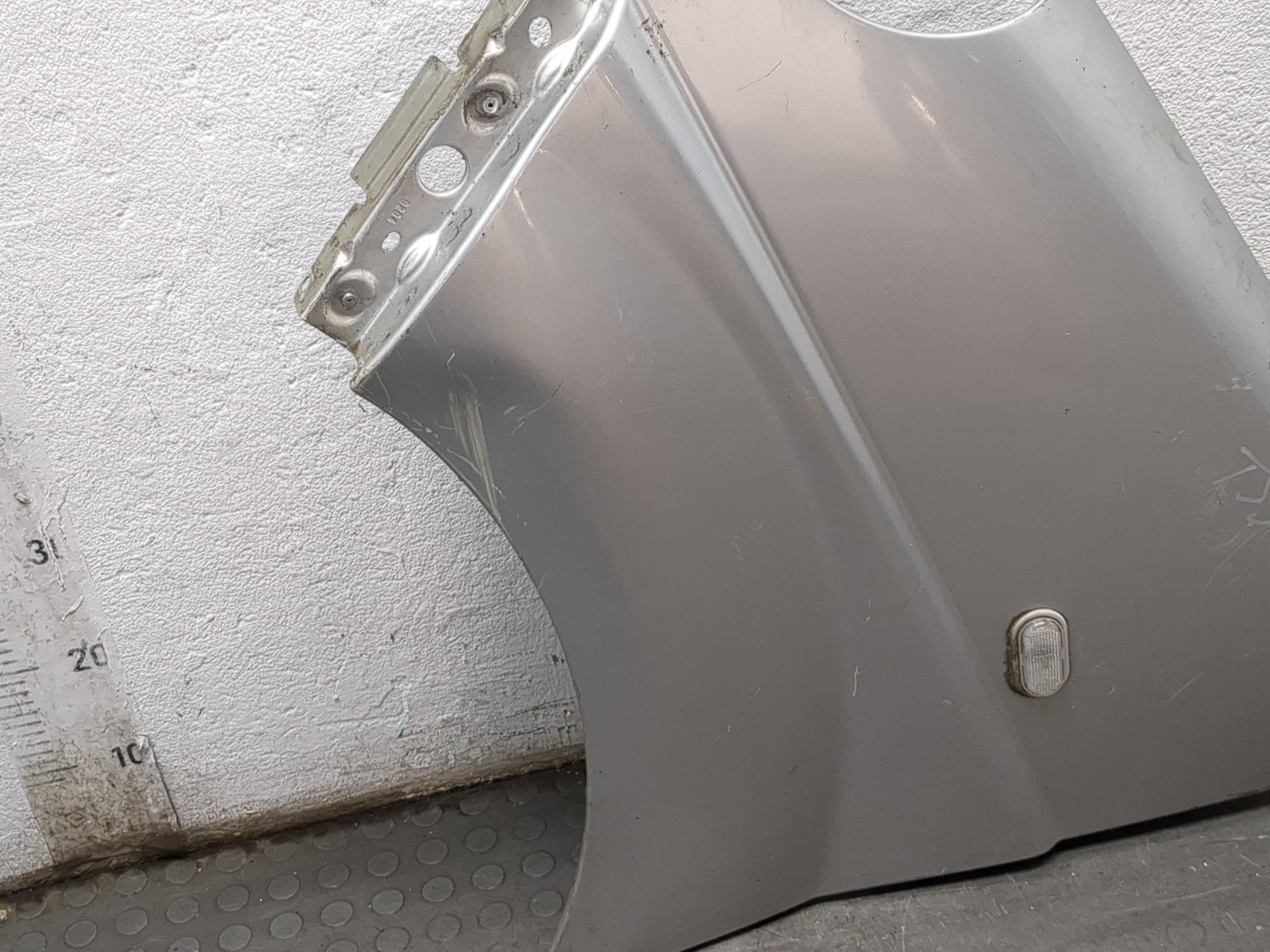 Крыло переднее левое