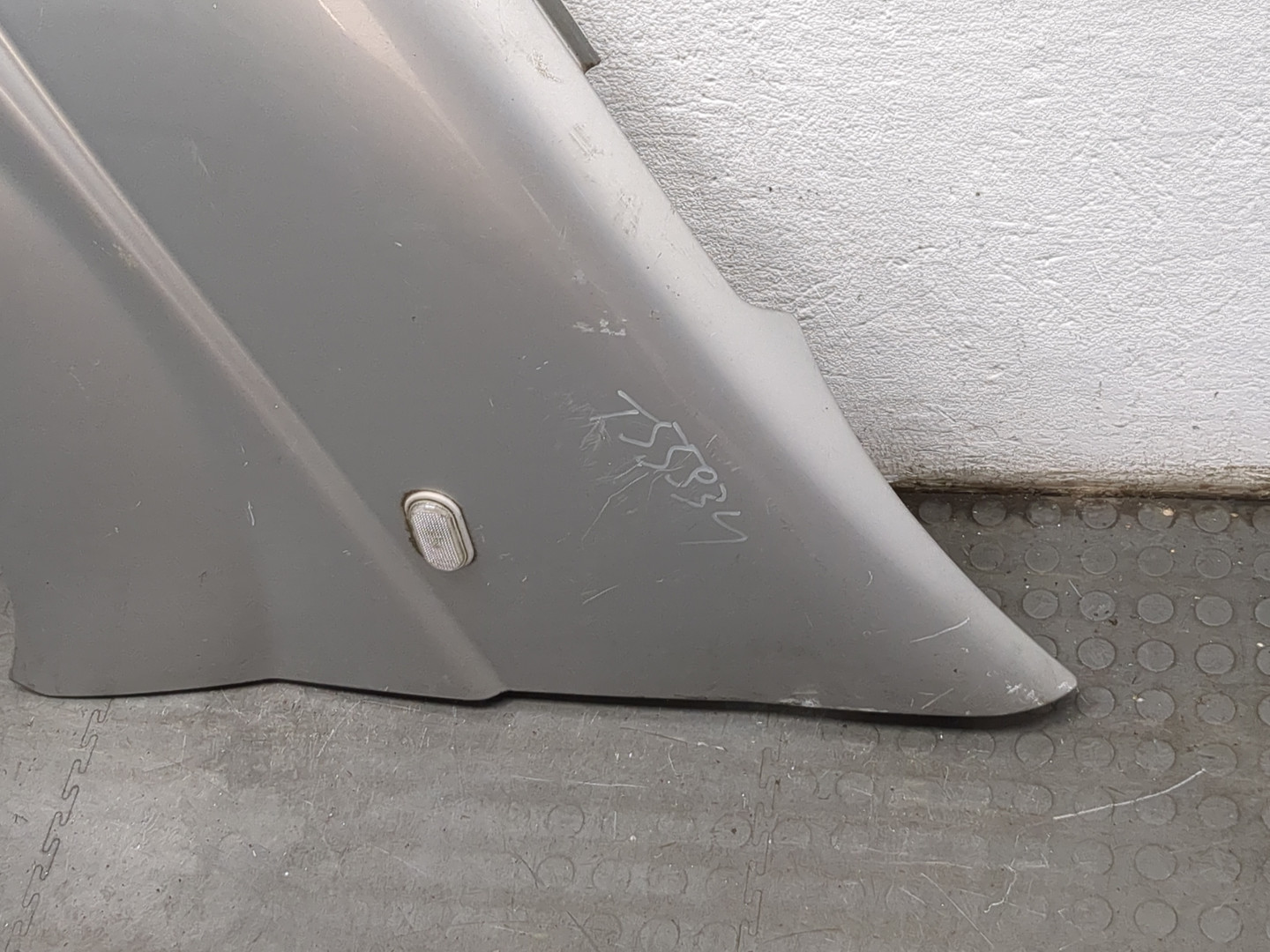 Крыло переднее левое