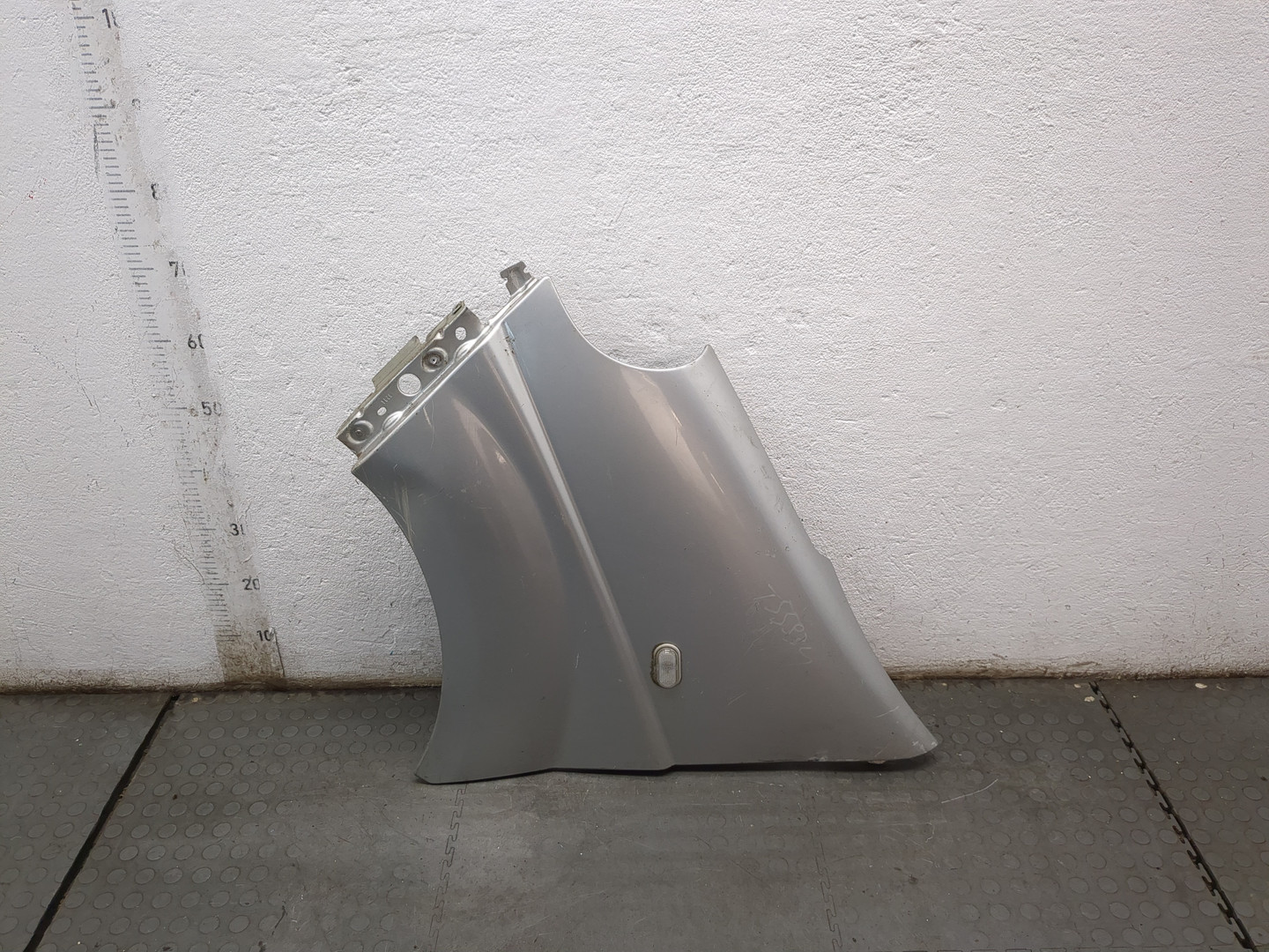 Крыло переднее левое