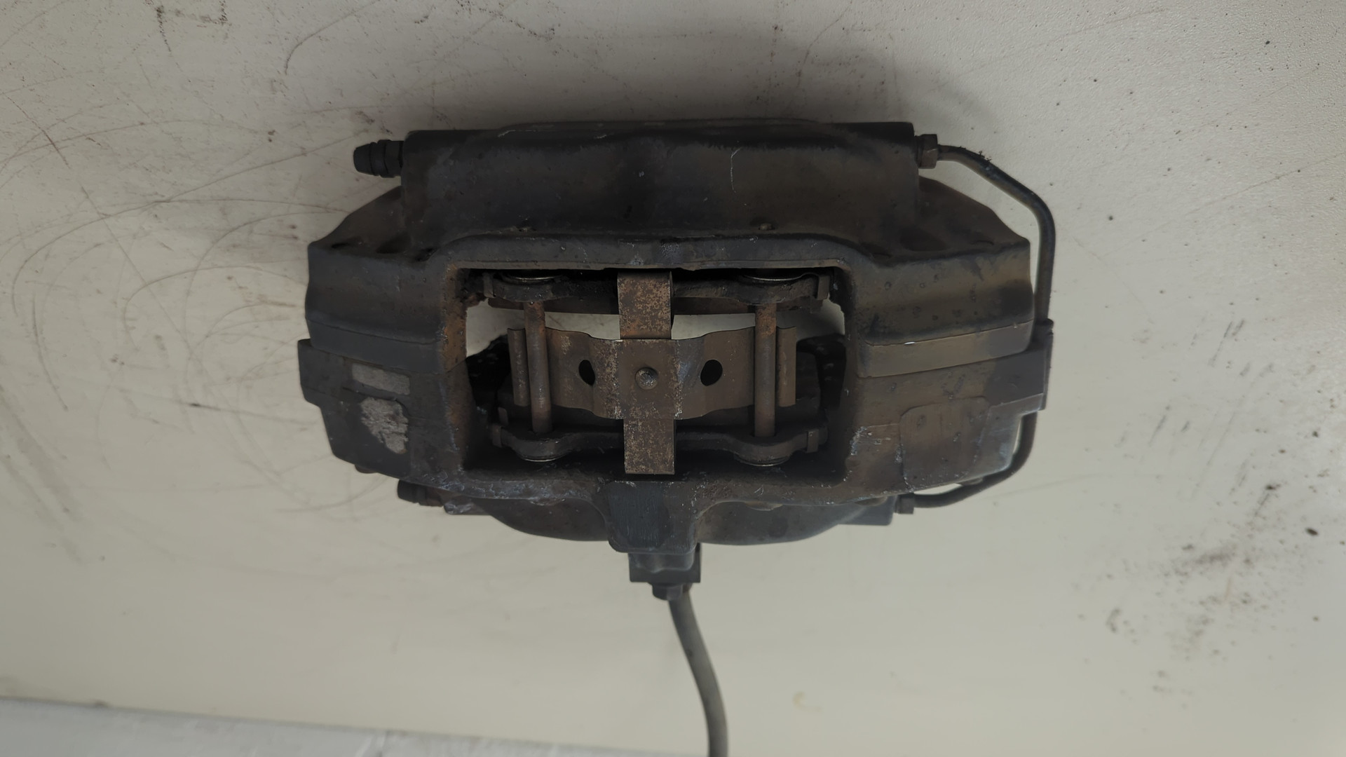 Суппорт задний правый