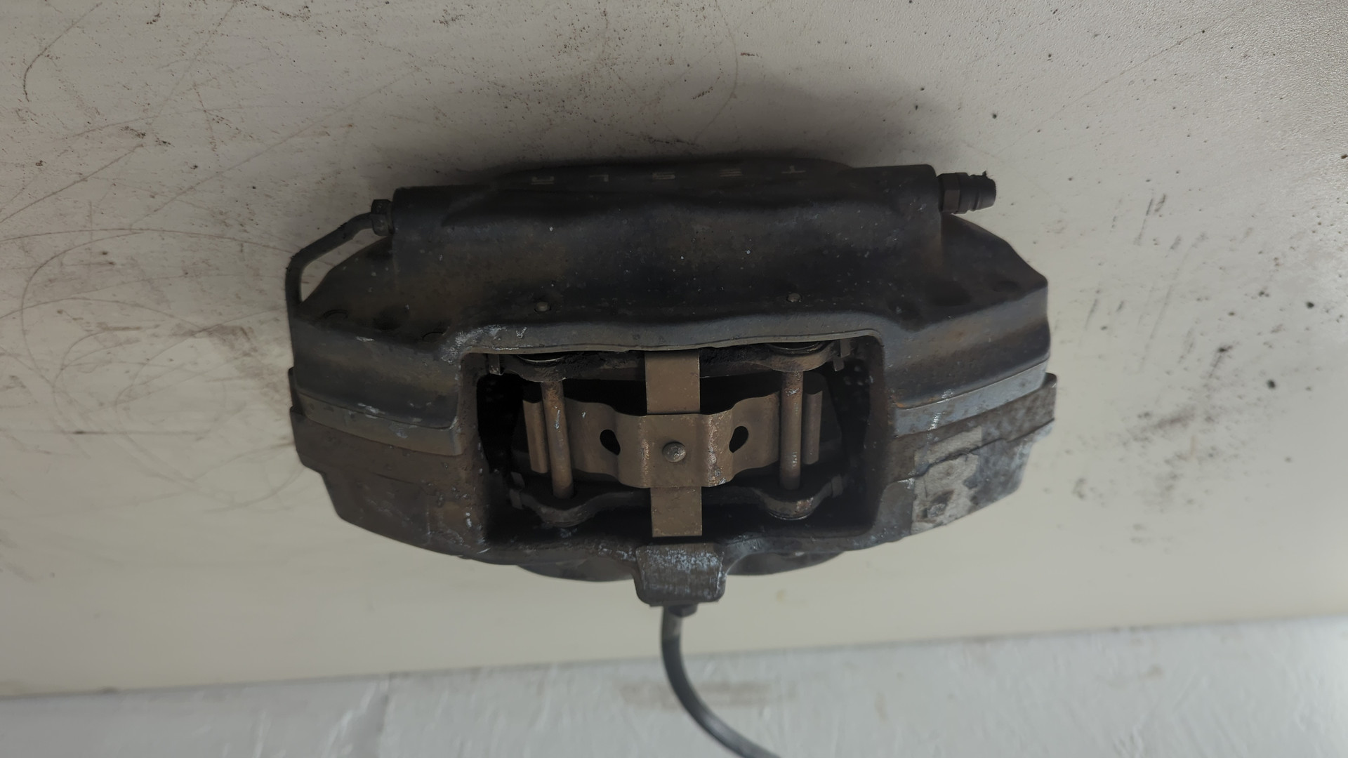 Суппорт задний левый