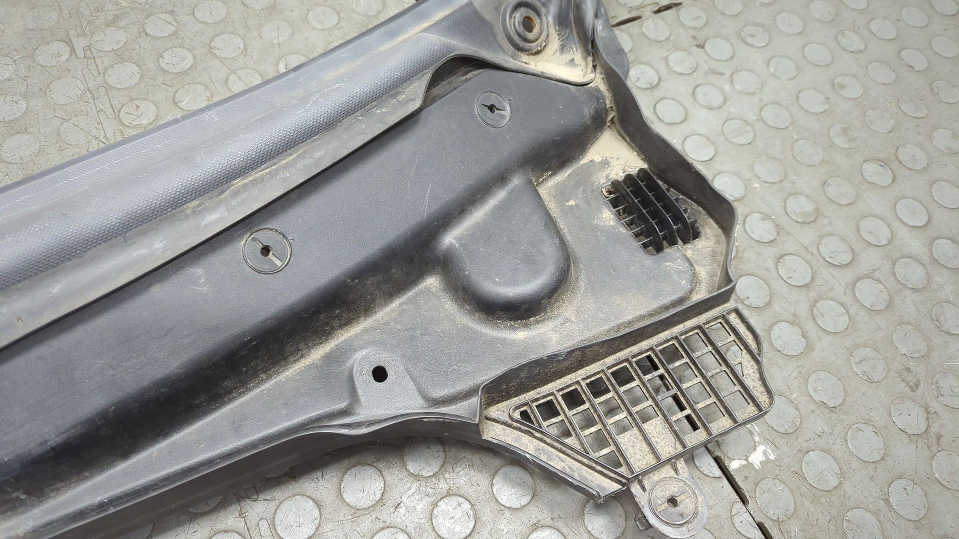 Решетка стеклоочистителей (Жабо)