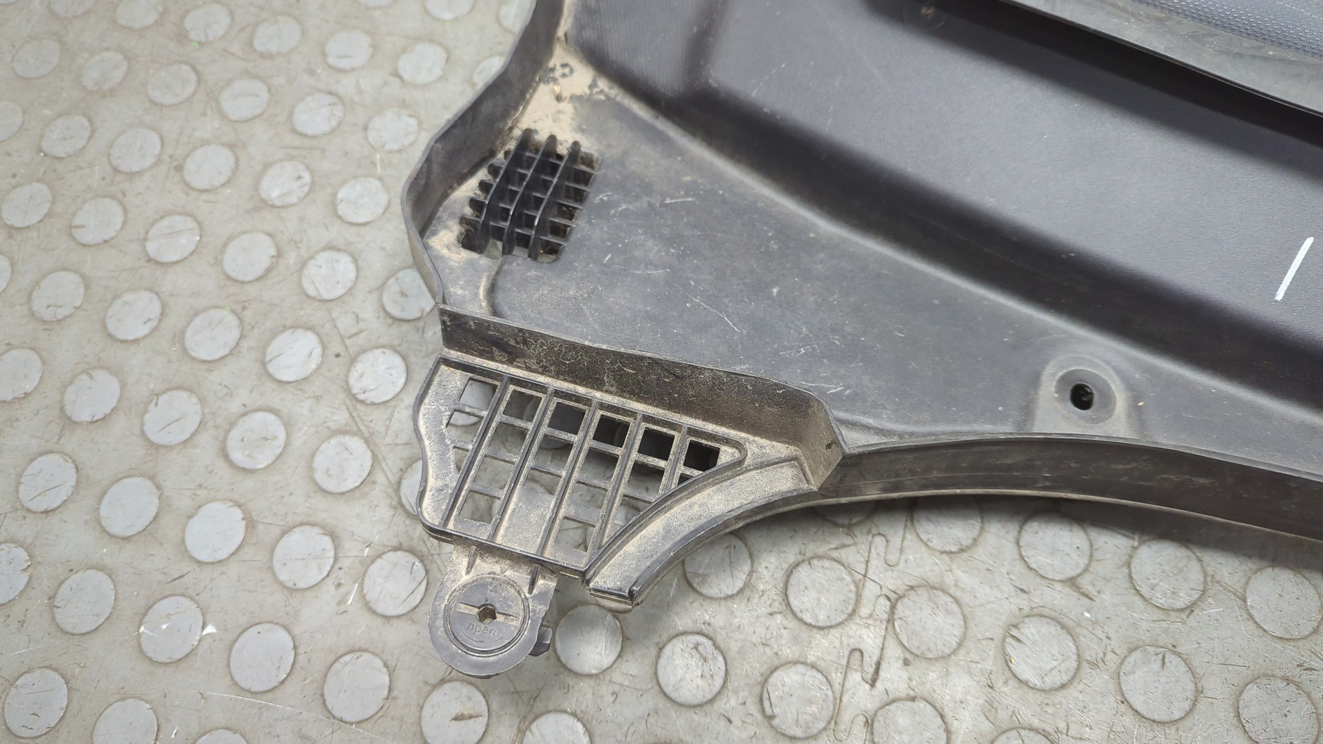 Решетка стеклоочистителей (Жабо)