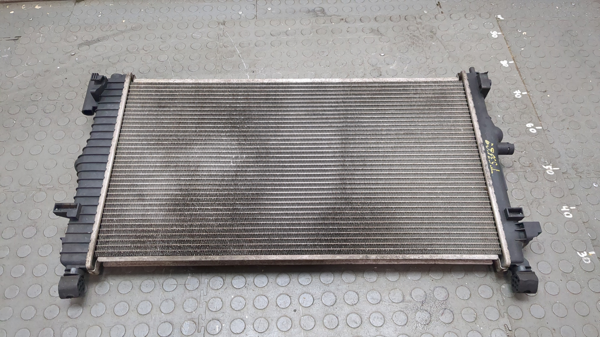 Радиатор охлаждения двигателя основной
