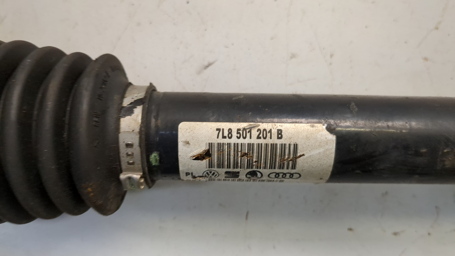 Полуось задняя