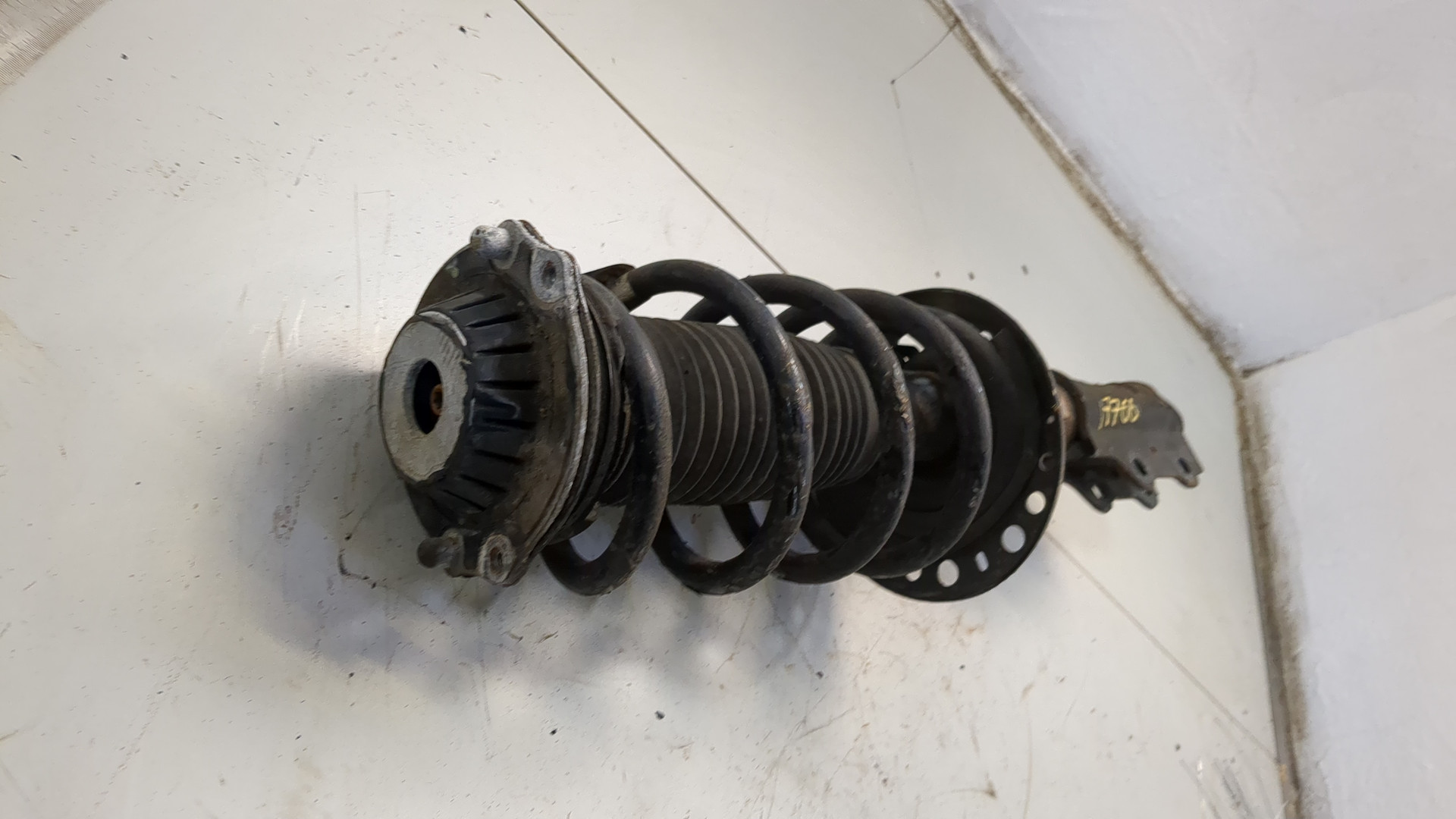 Амортизатор передний правый