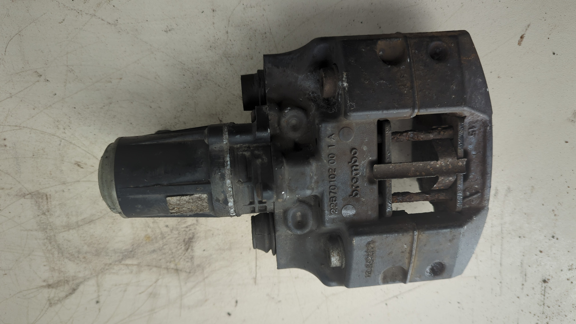 Суппорт задний левый