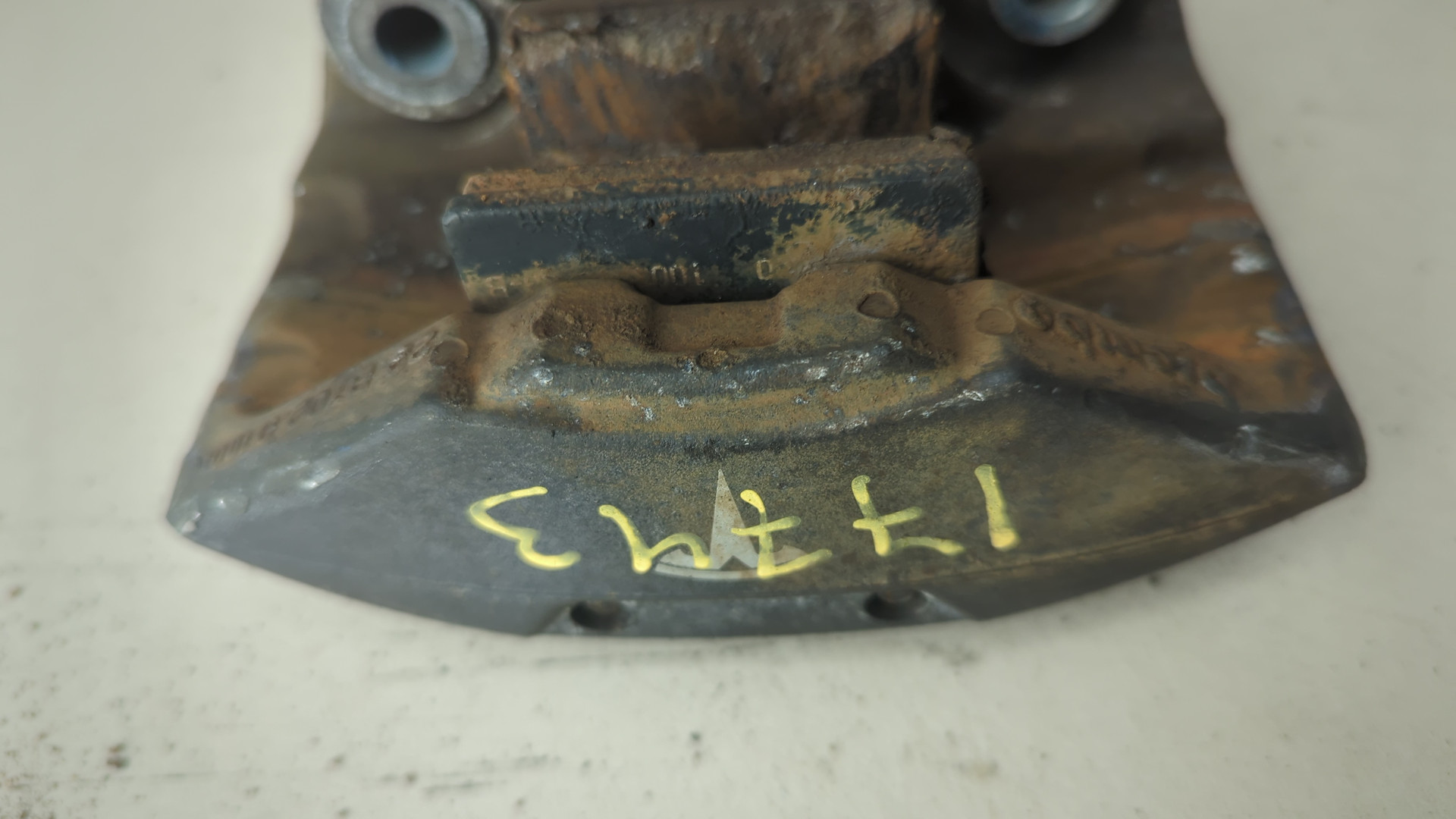 Суппорт задний правый