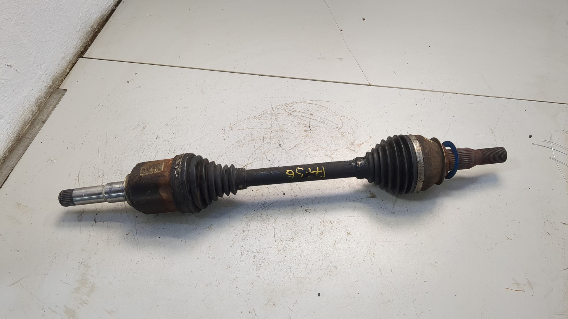 Полуось передняя левая