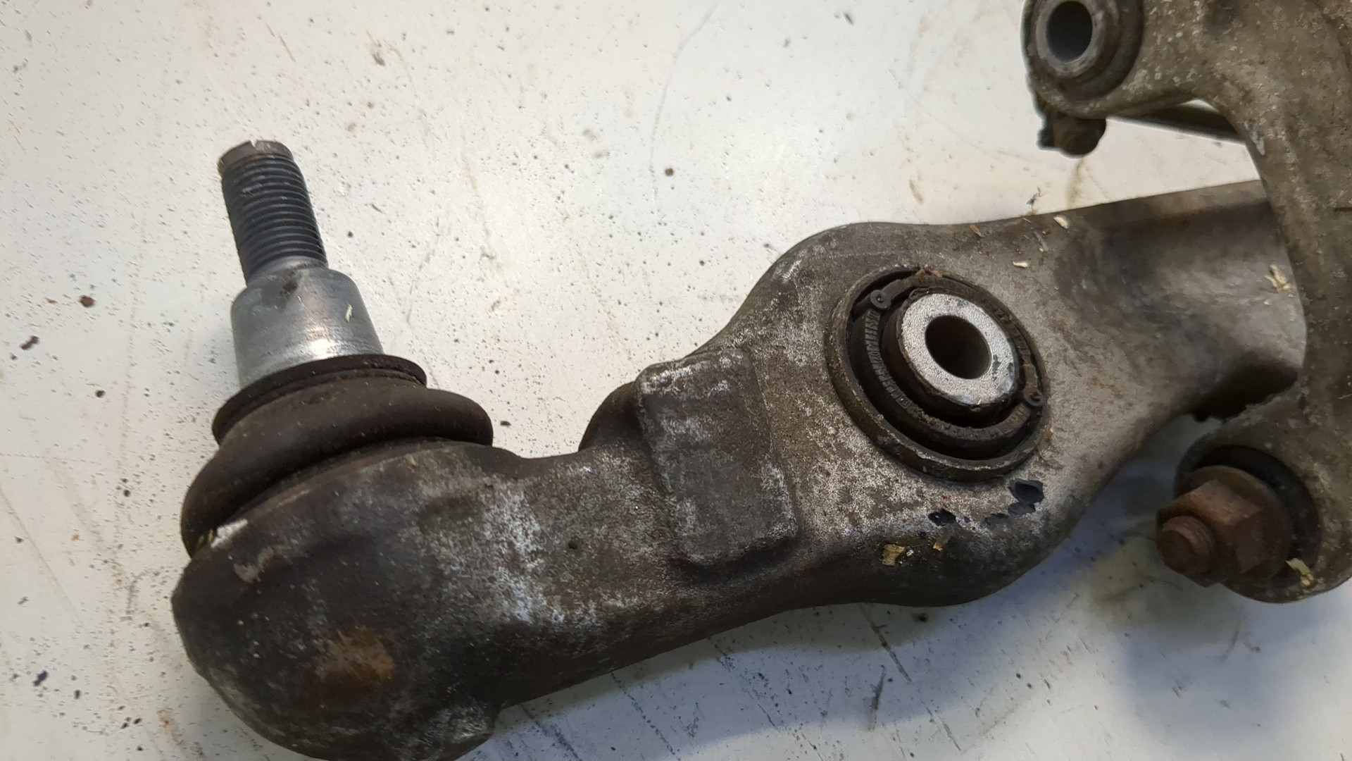 Рычаг передний