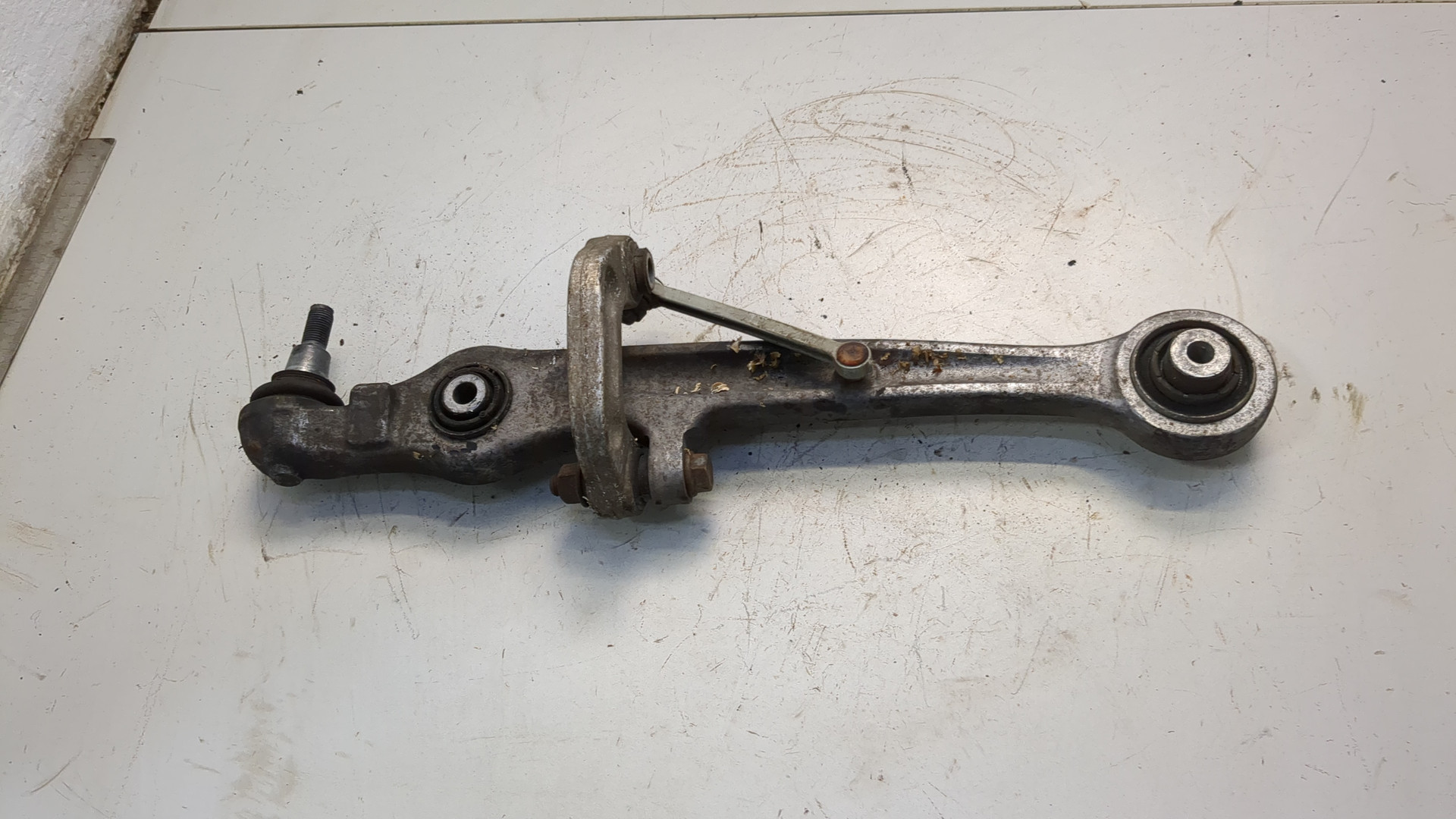 Рычаг передний