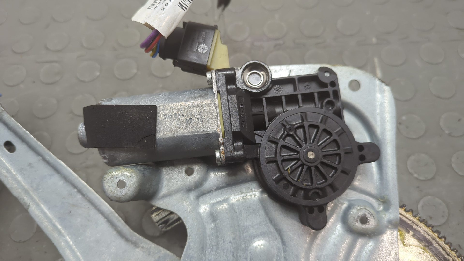 Стеклоподъемник электр. передний правый