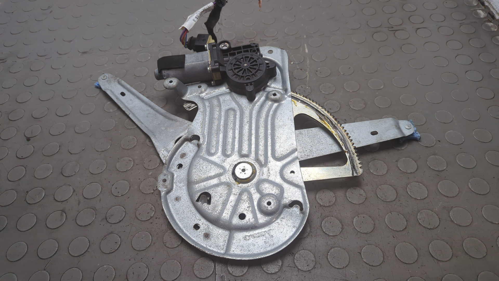 Стеклоподъемник электр. передний правый