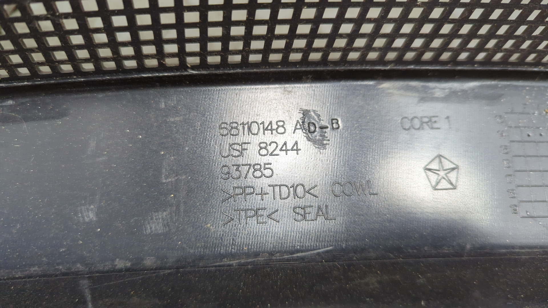 Решетка стеклоочистителей (Жабо)