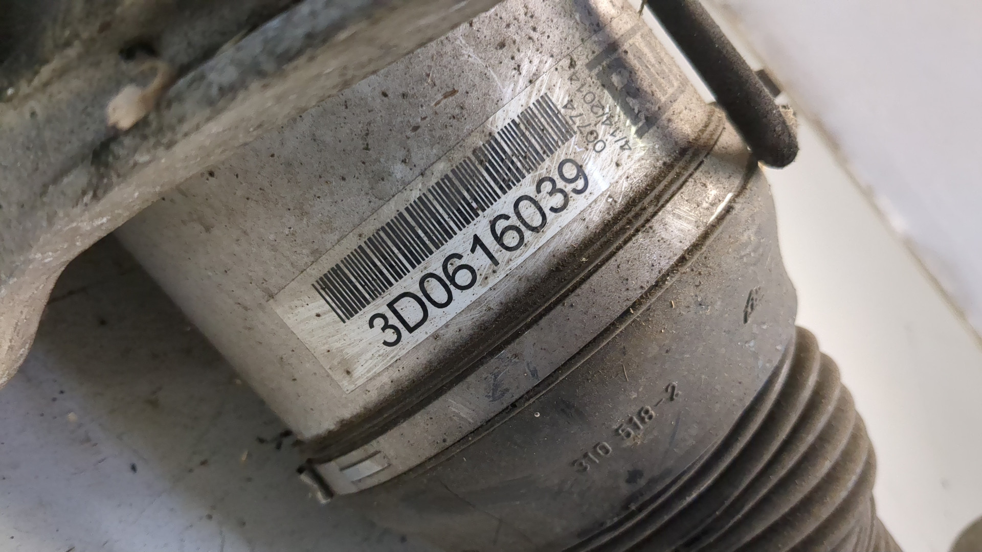 Амортизатор передний левый