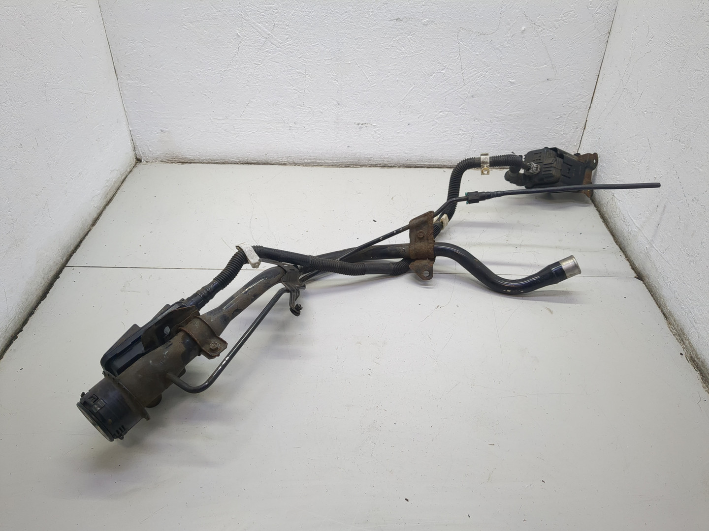 Горловина топливного бака