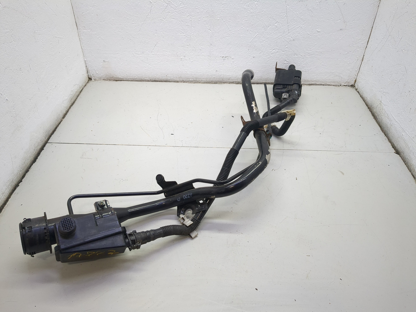 Горловина топливного бака