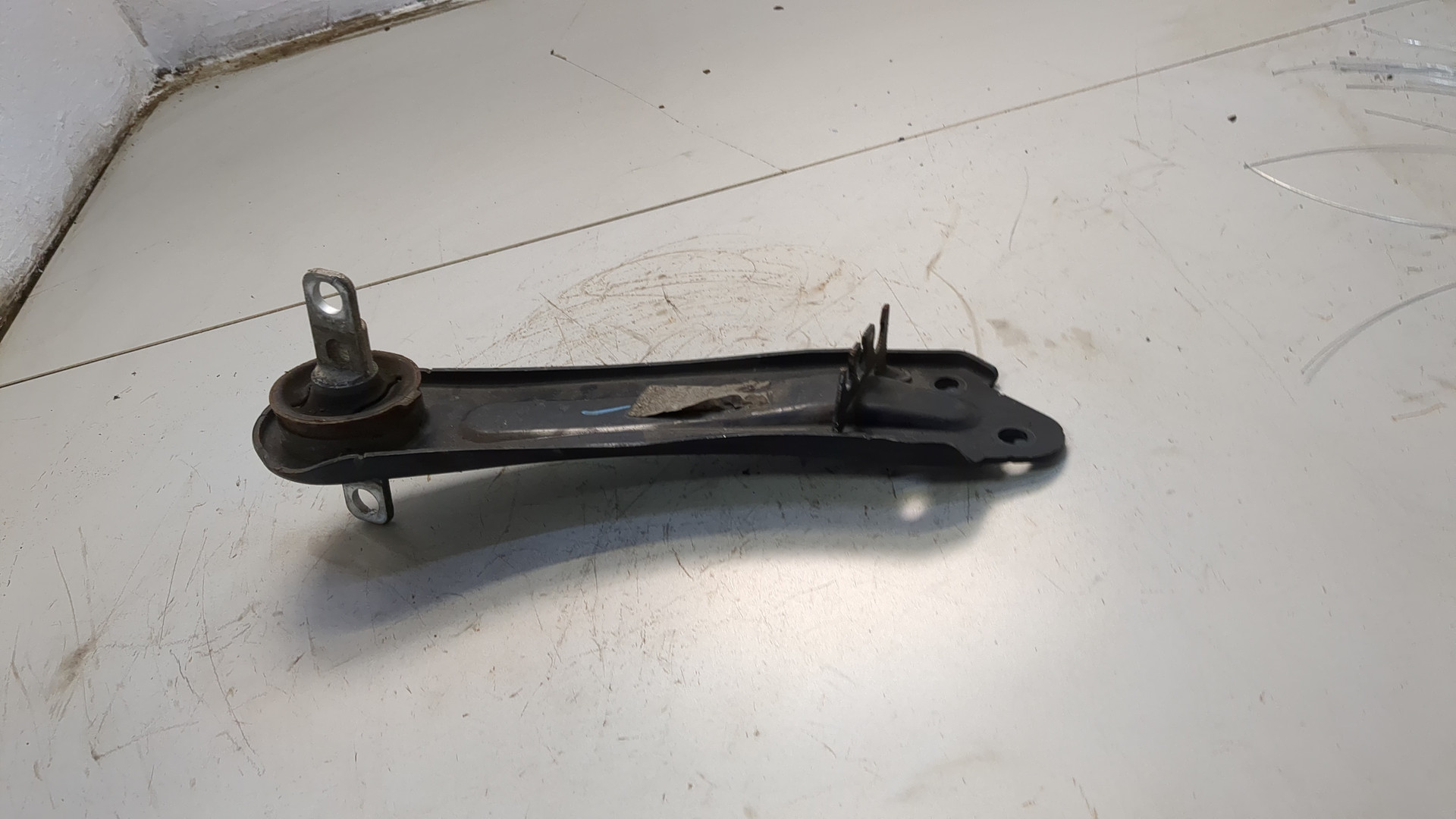 Рычаг задний левый