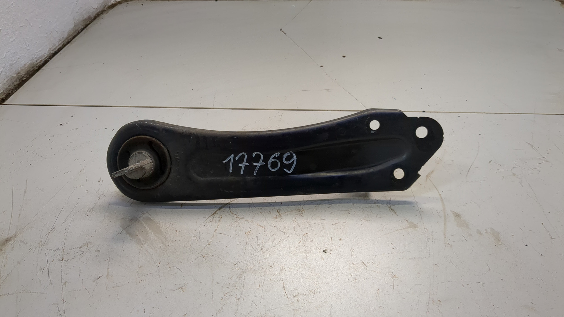 Рычаг задний левый