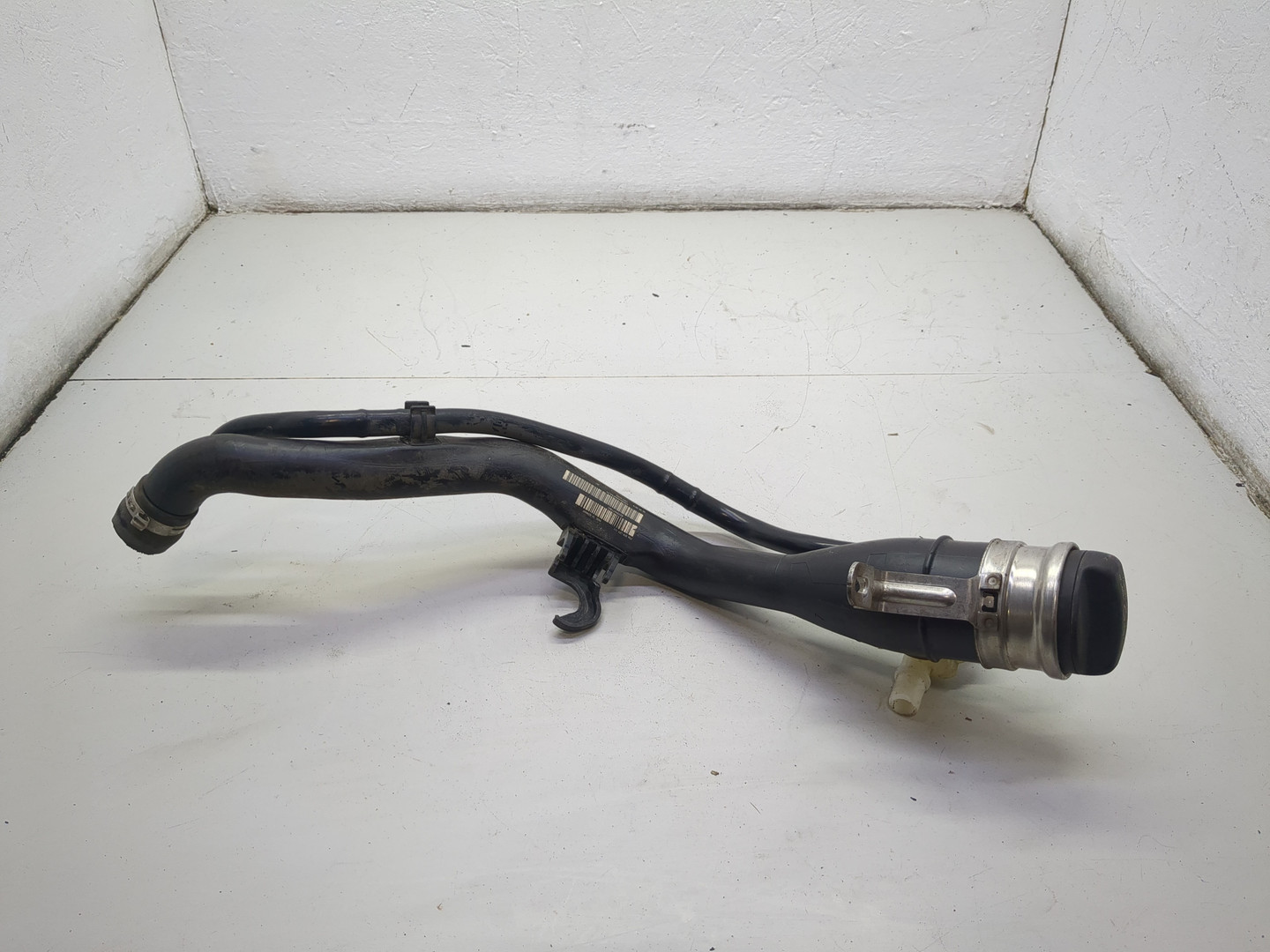 Горловина топливного бака