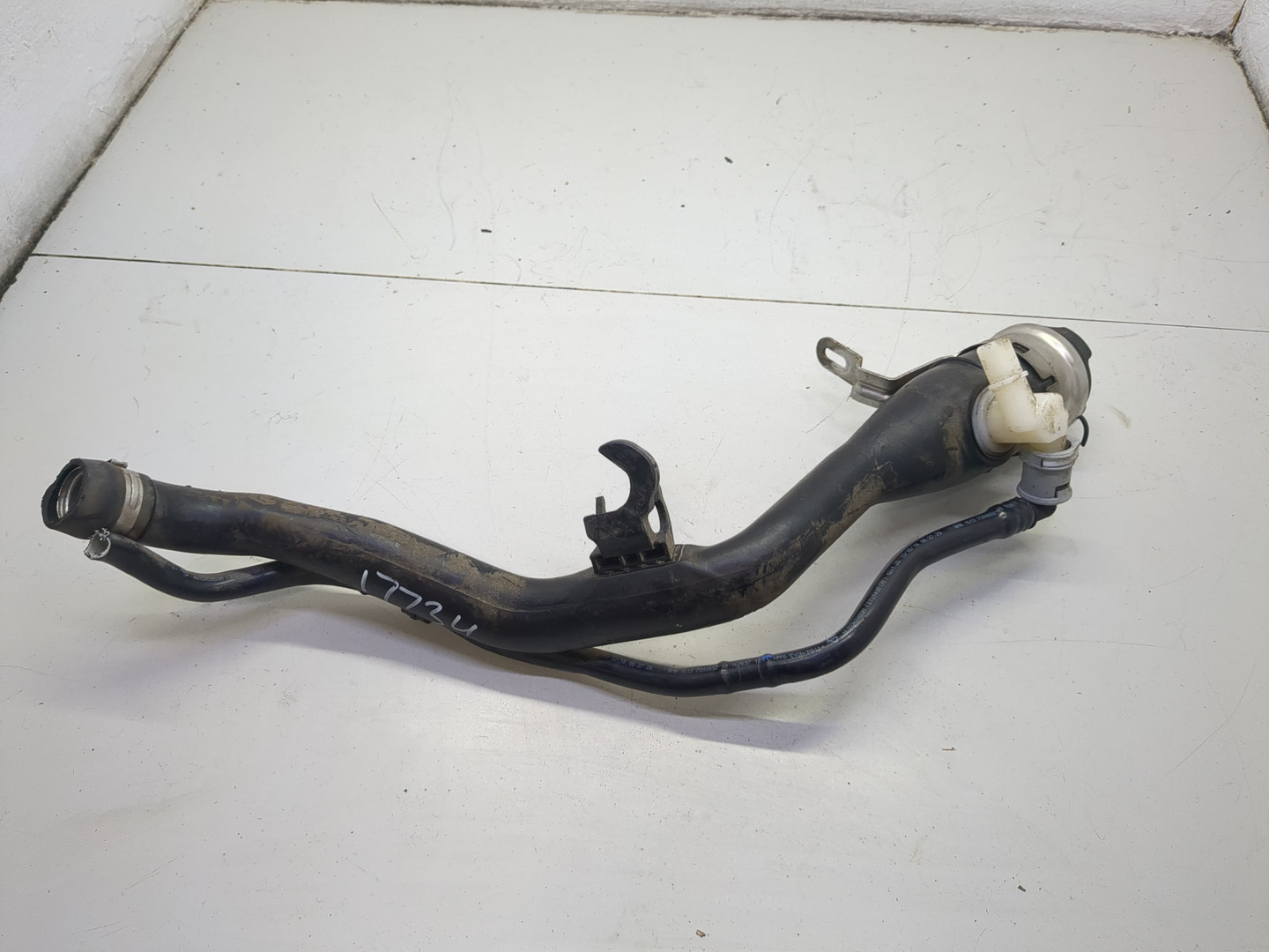 Горловина топливного бака