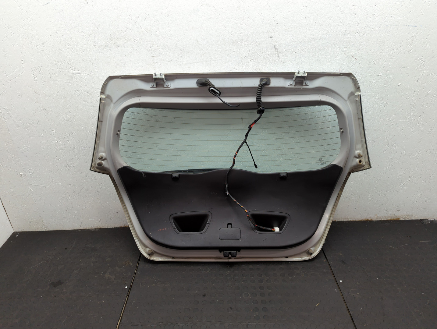 Дверь багажника