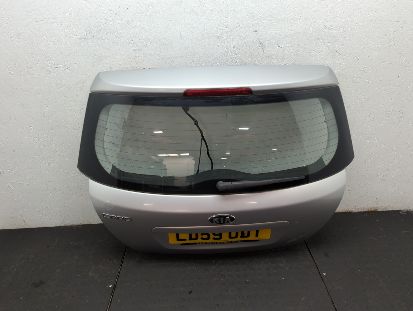 Дверь багажника