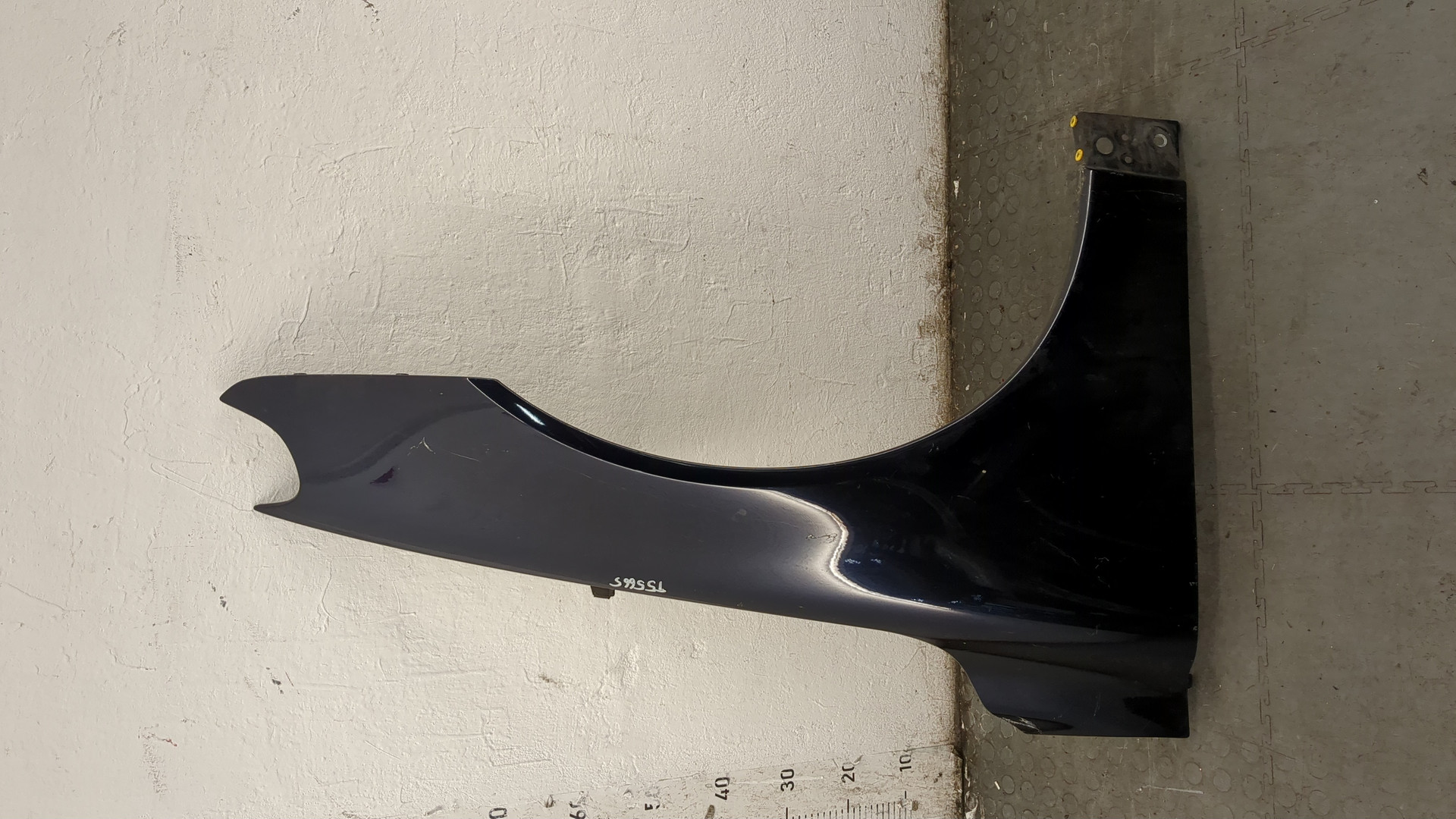 Крыло переднее правое