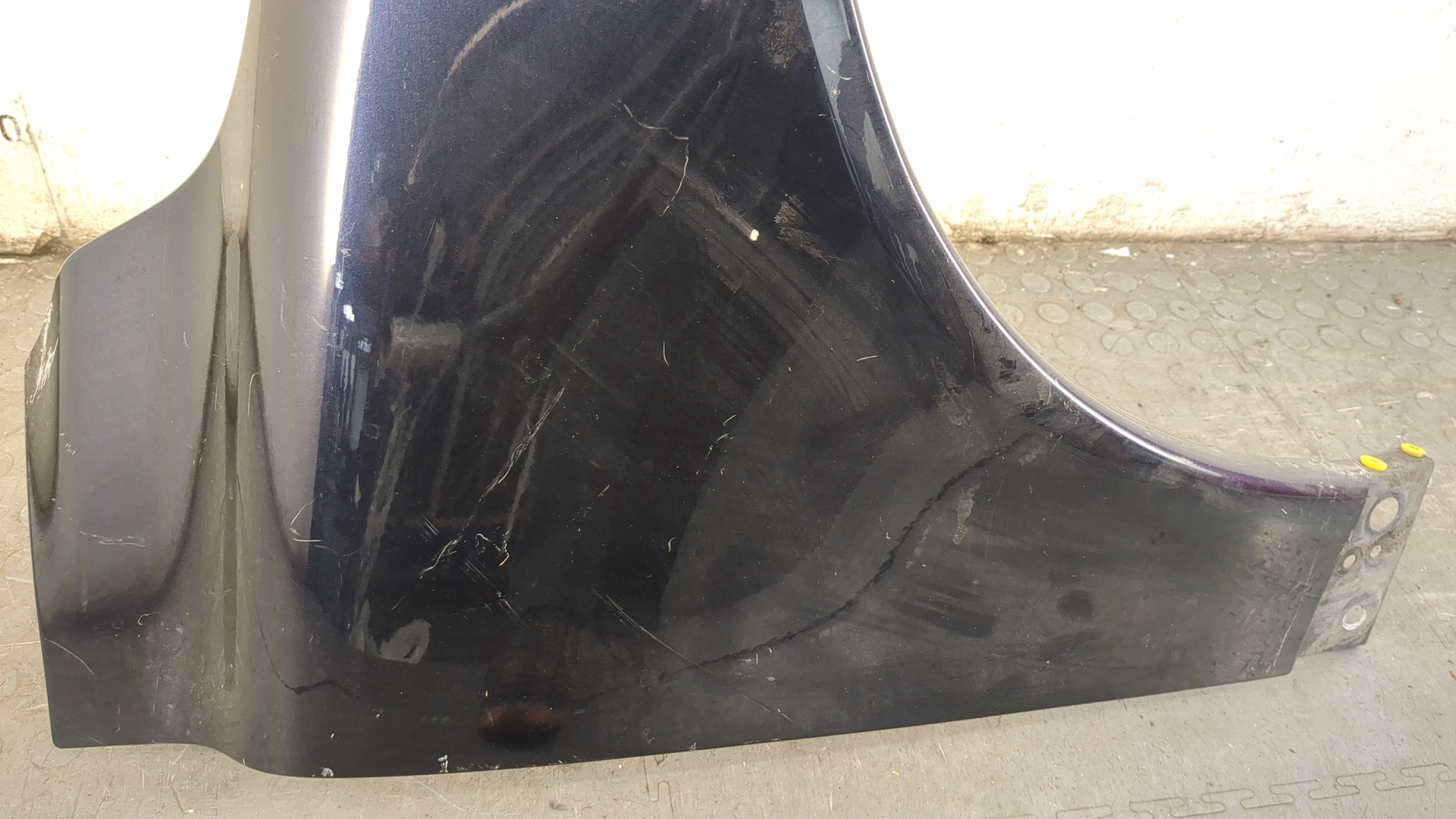 Крыло переднее правое