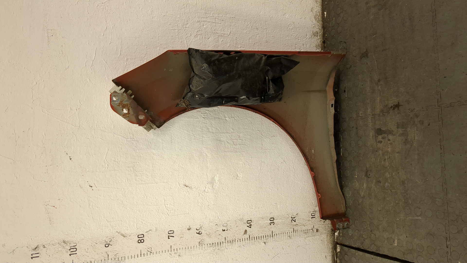 Крыло переднее правое