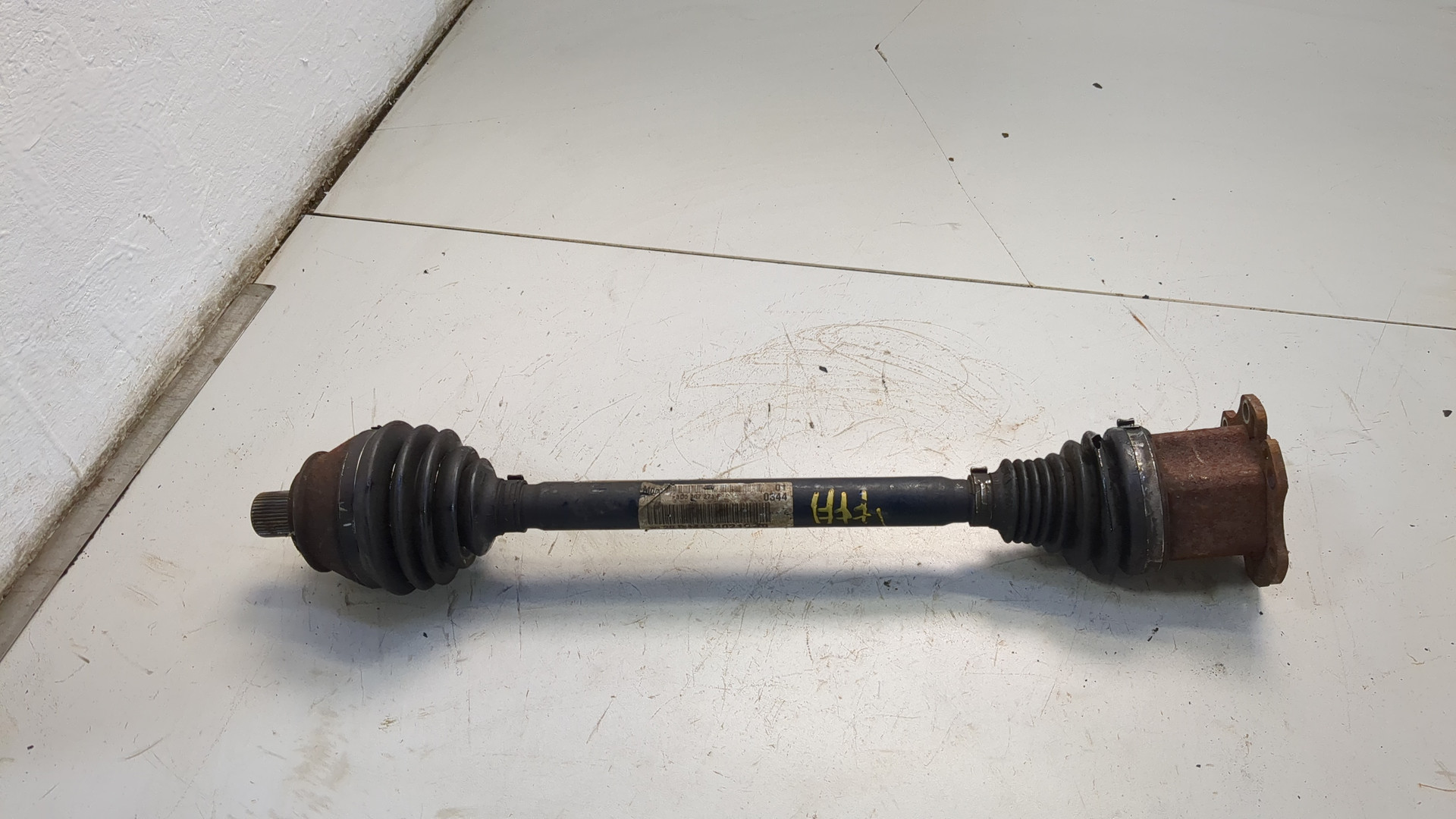 Полуось передняя левая