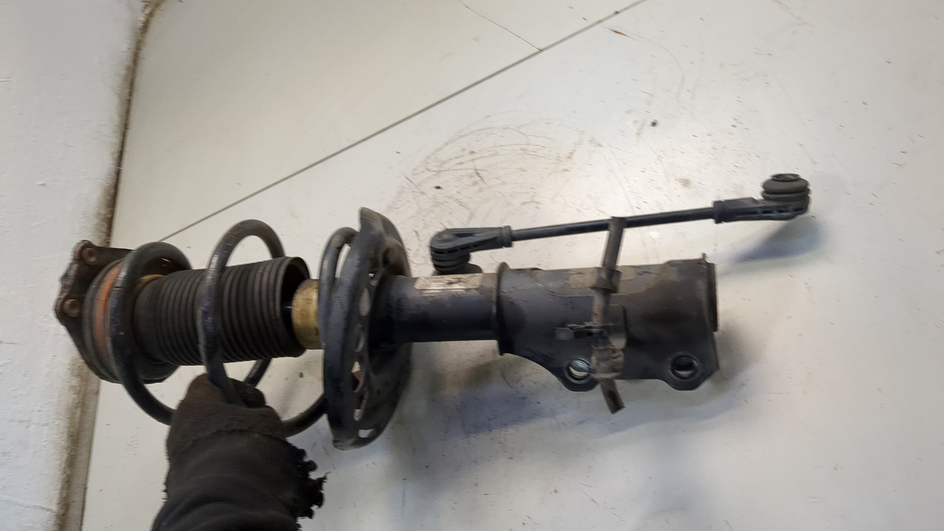 Амортизатор передний правый