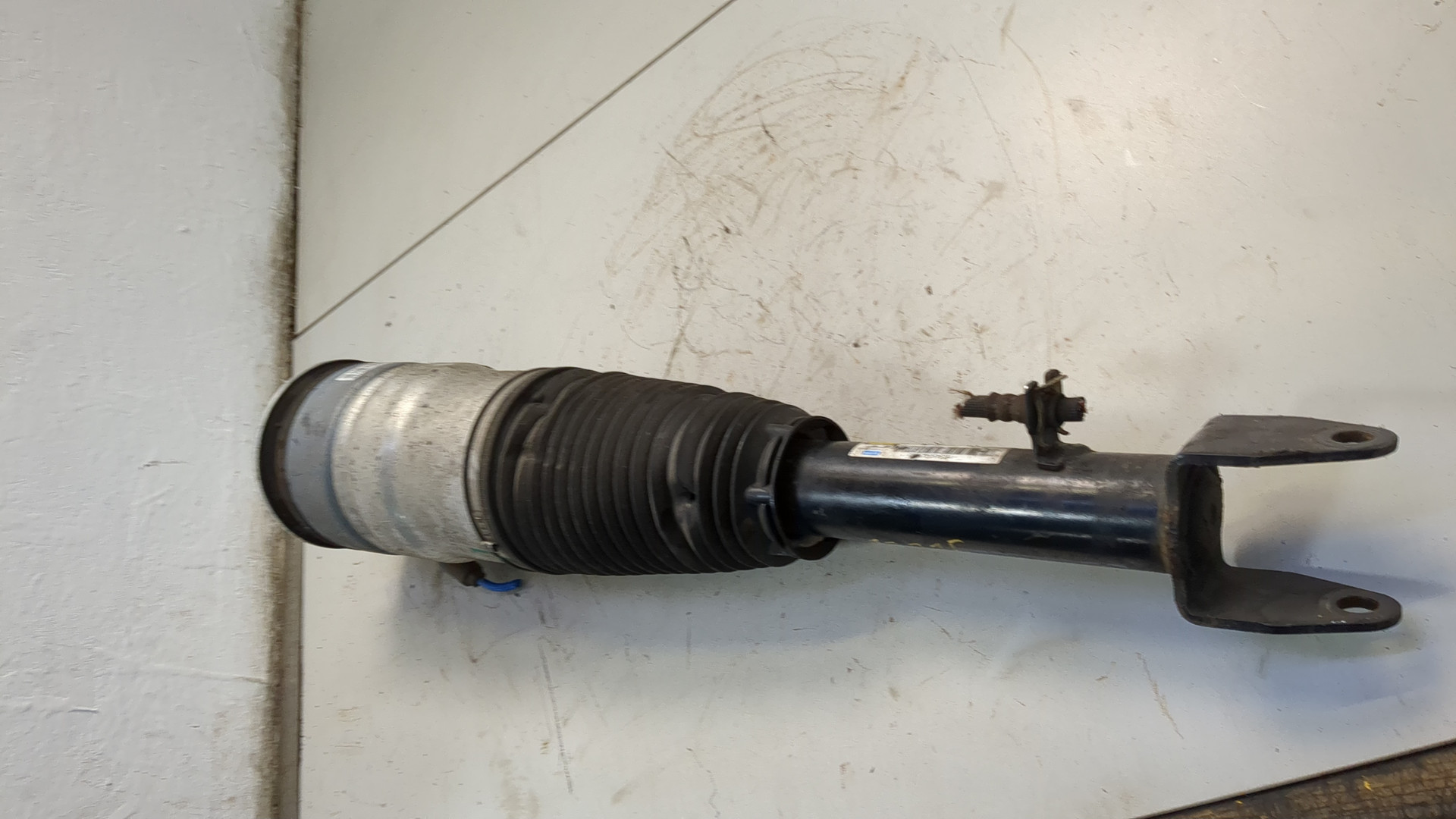 Амортизатор передний