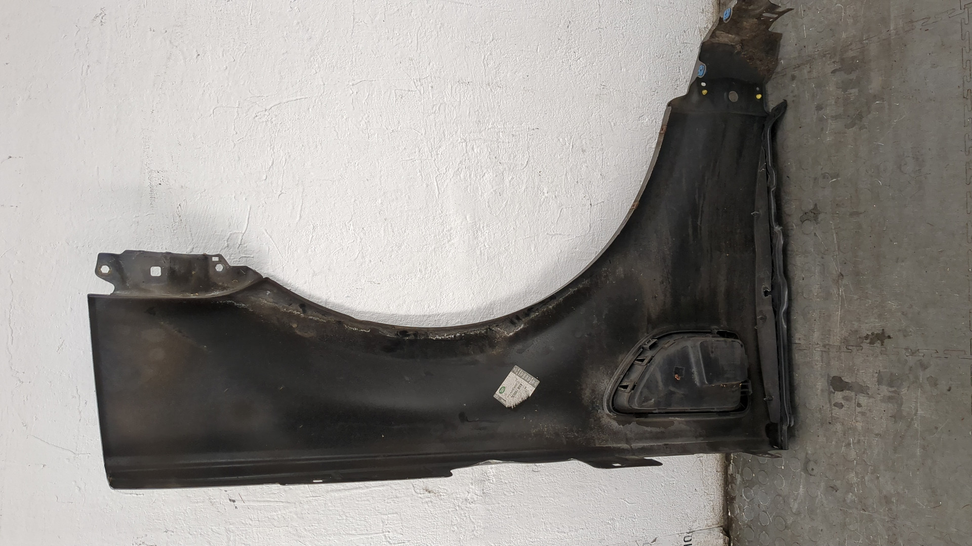 Крыло переднее левое