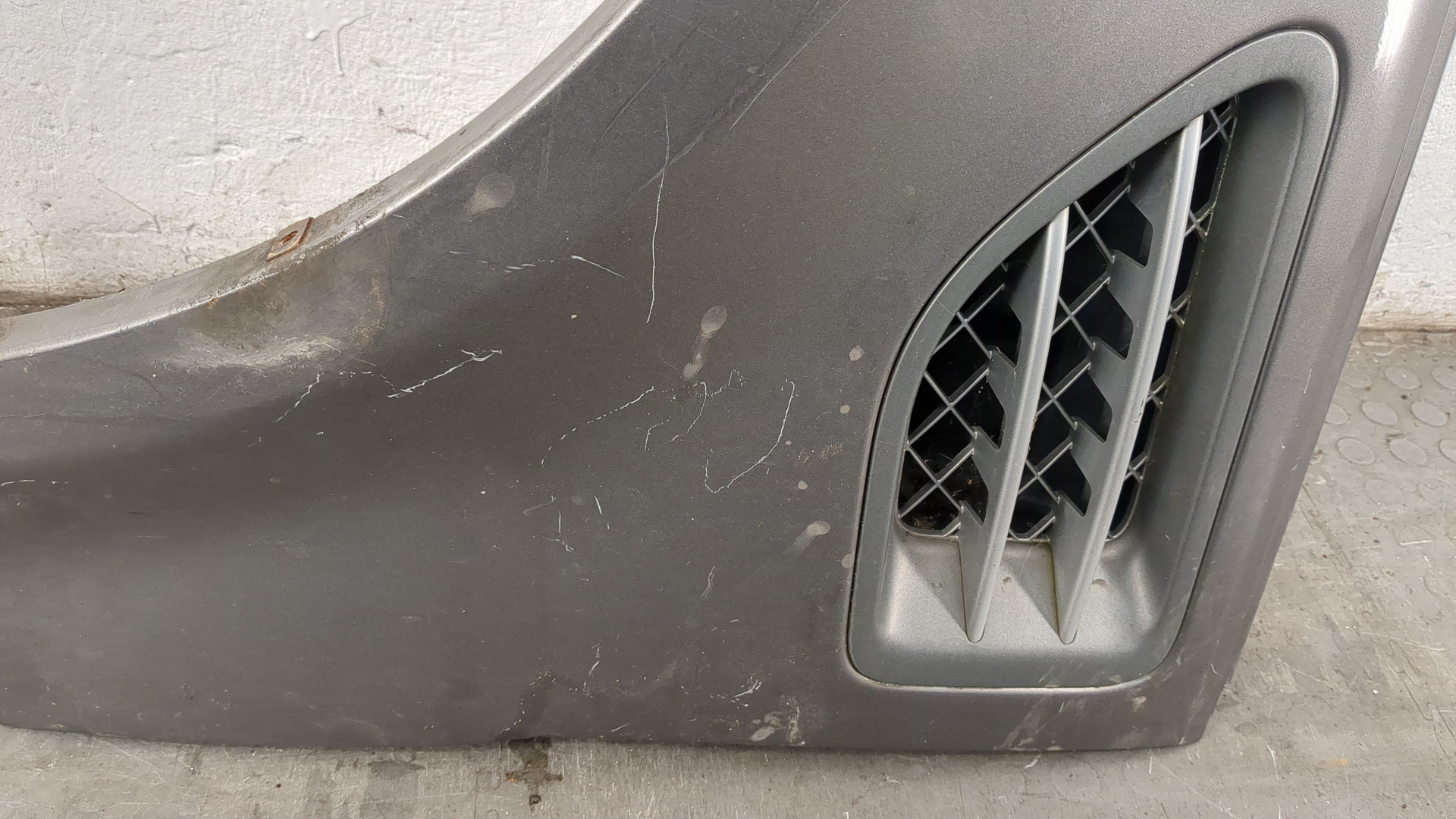 Крыло переднее левое