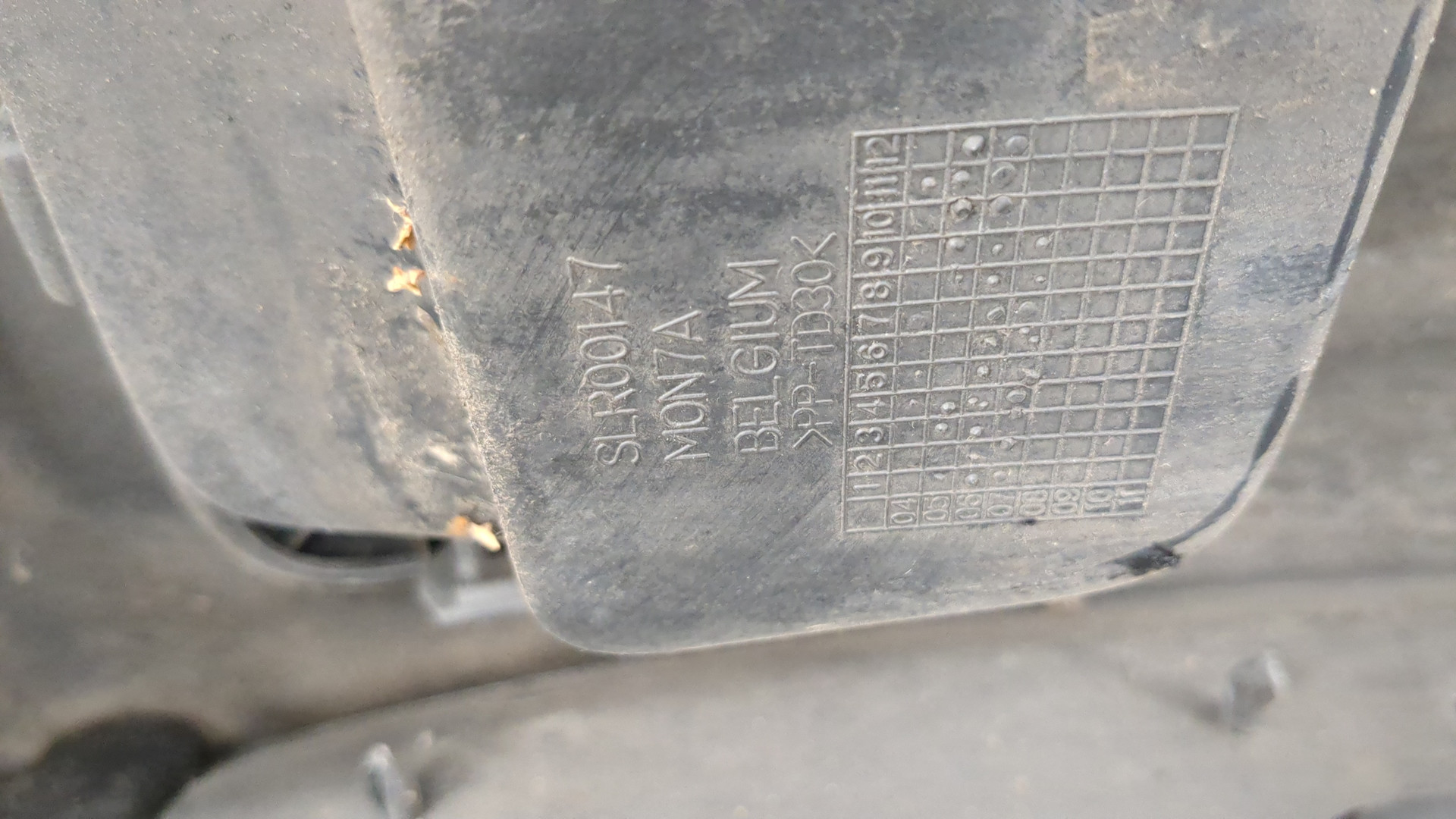 Крыло переднее левое