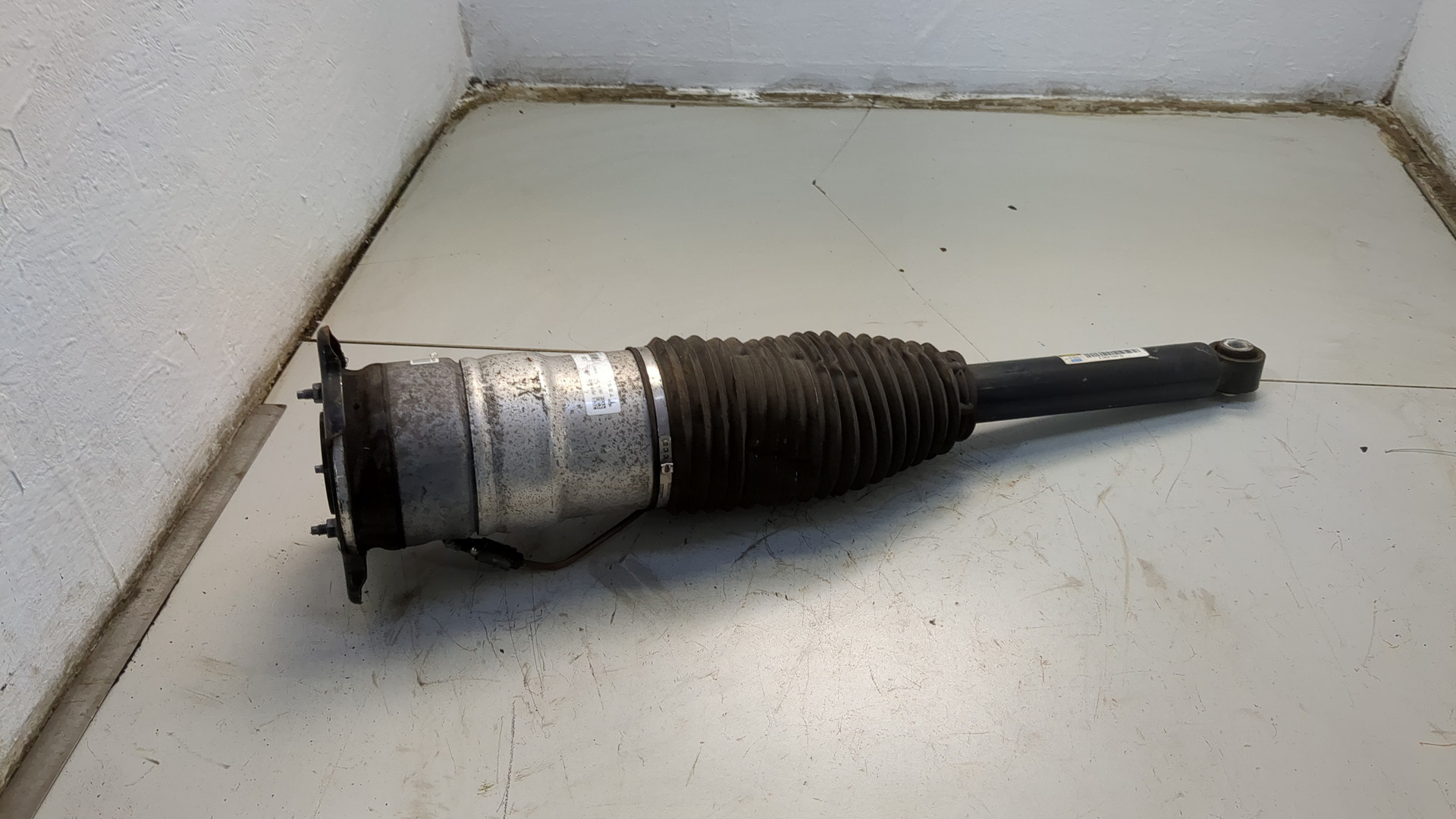 Амортизатор задний (стойка)