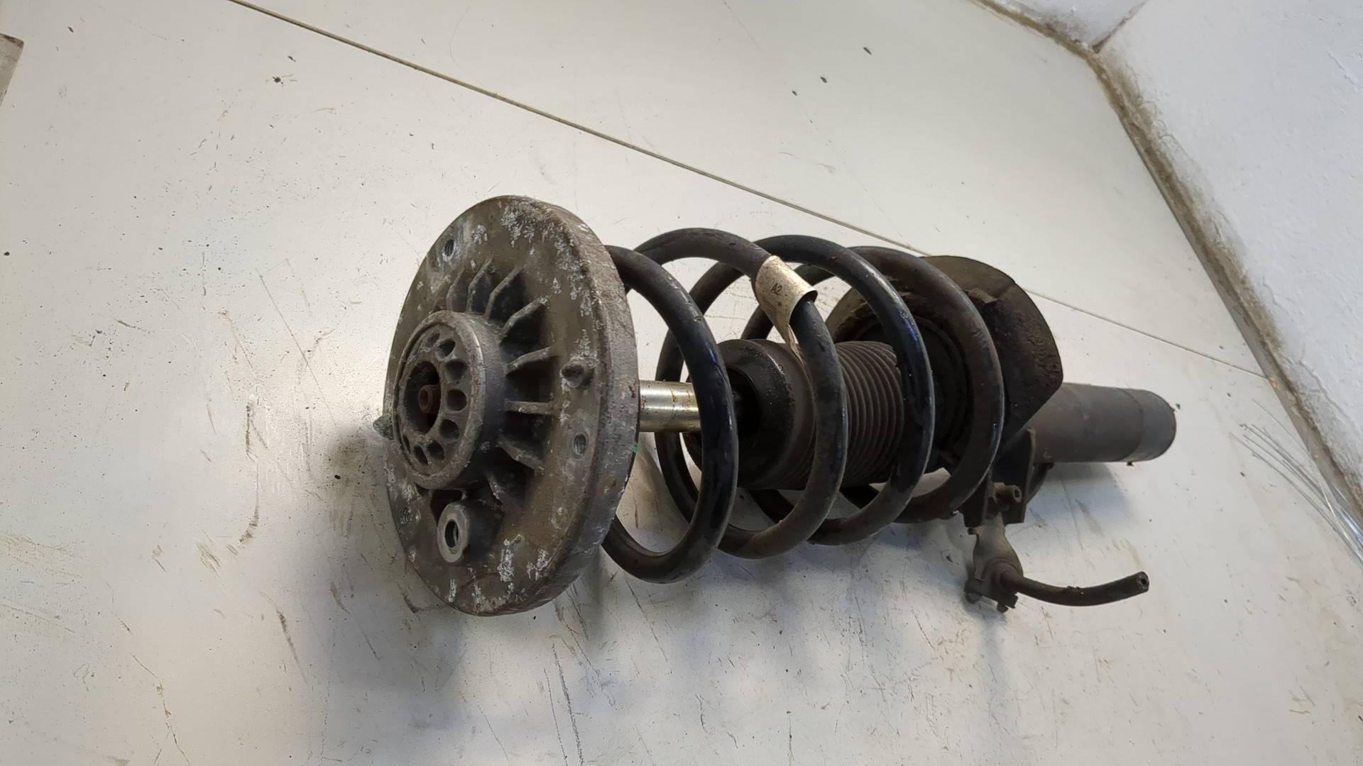 Амортизатор передний правый