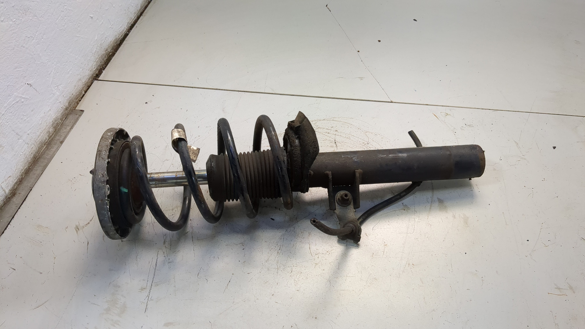 Амортизатор передний правый