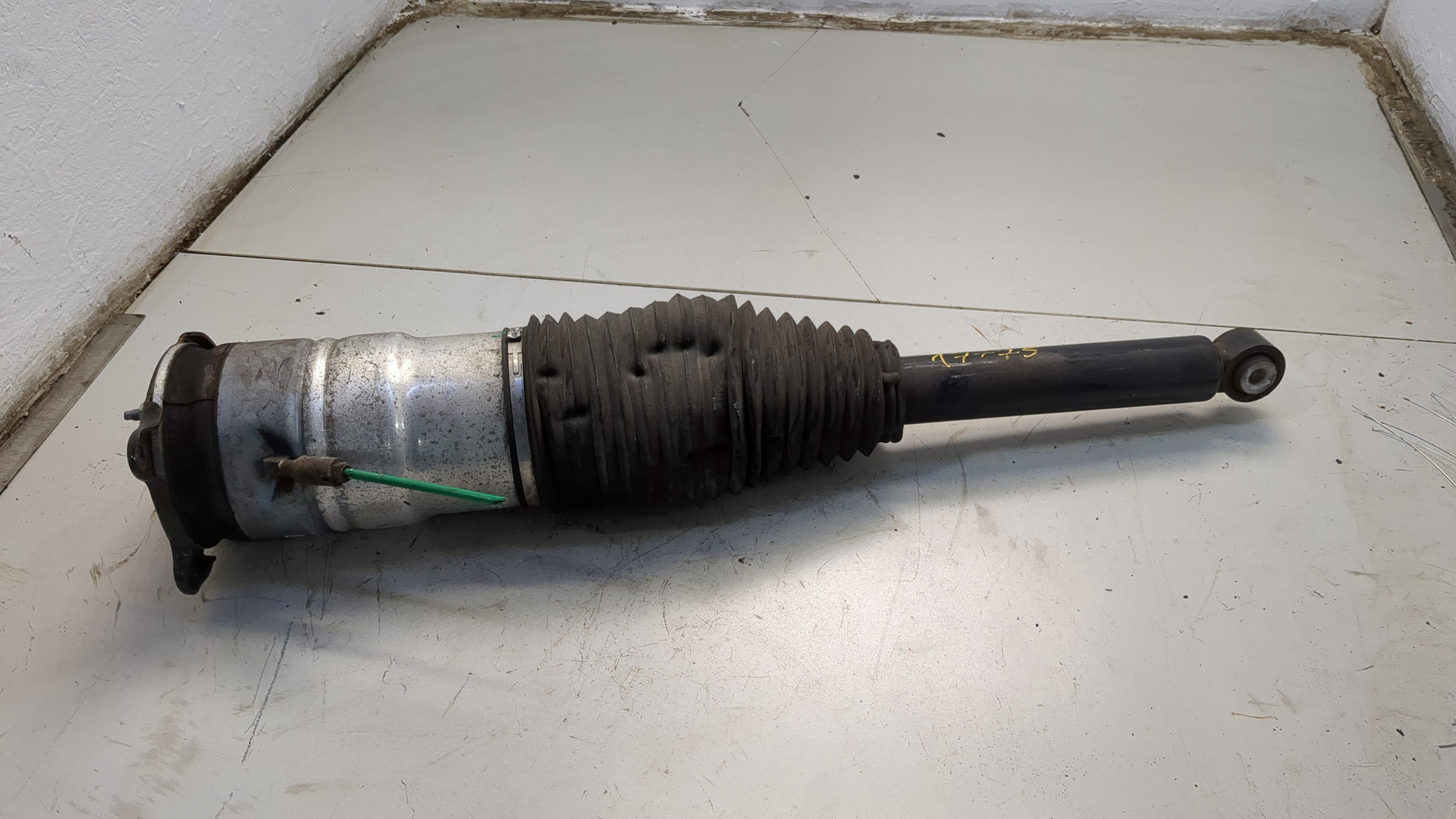 Амортизатор задний (стойка)