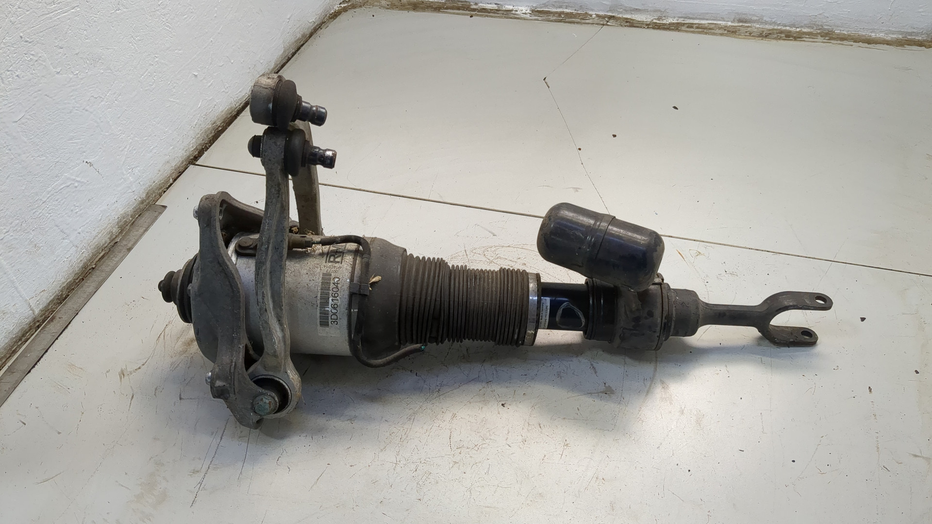 Амортизатор передний правый