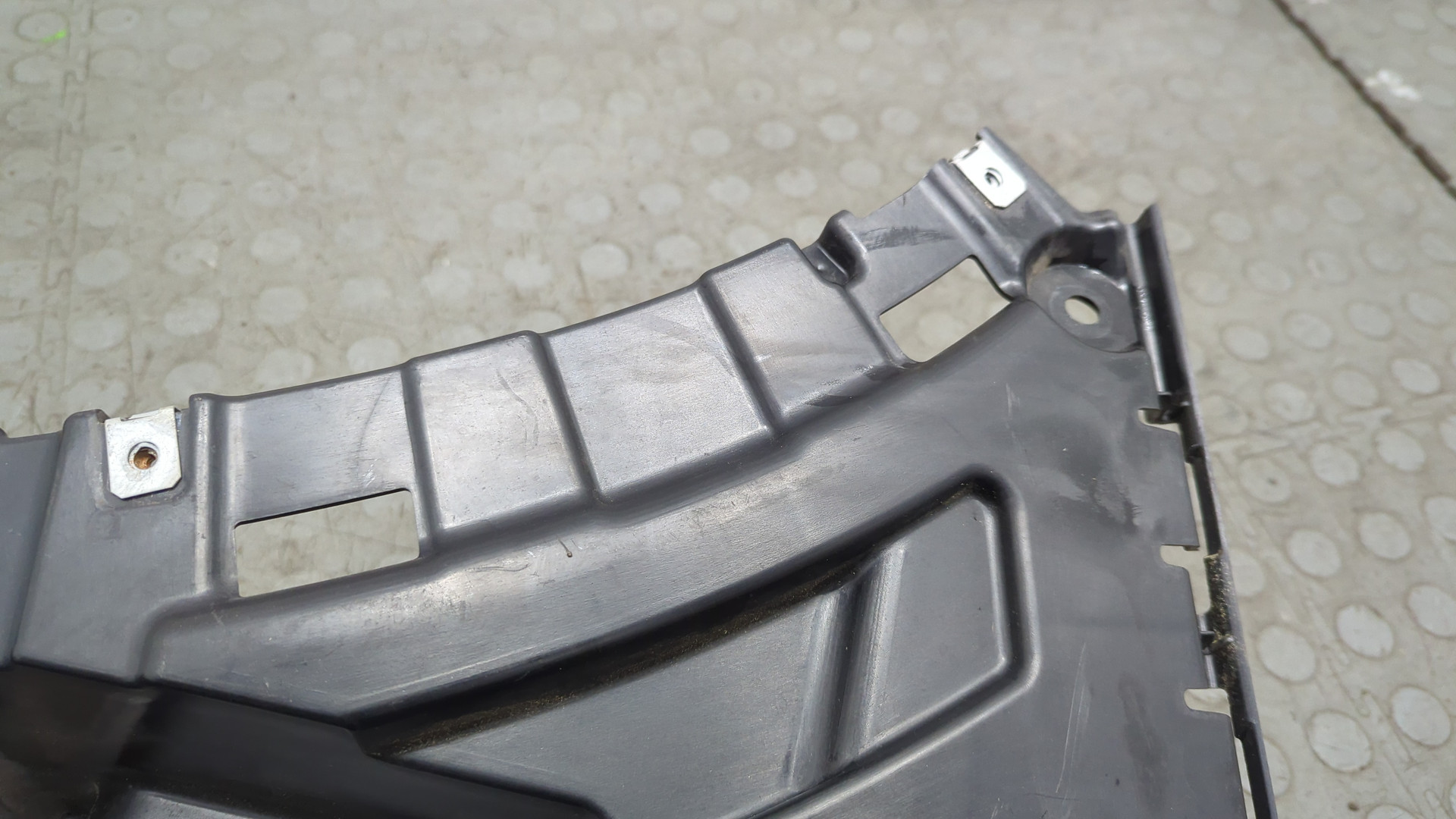 Кронштейн заднего бампера левый